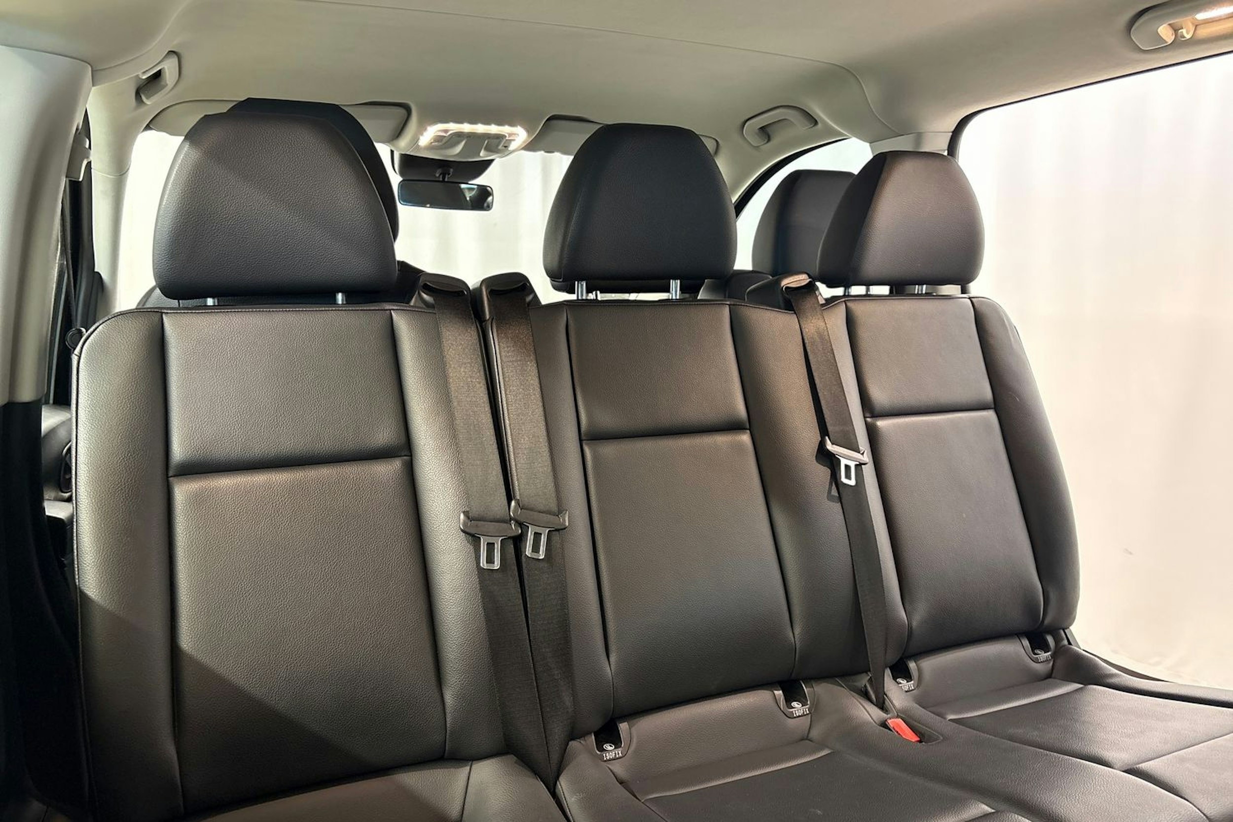 musta Mercedes-Benz Vito 2023 kuva 24.
