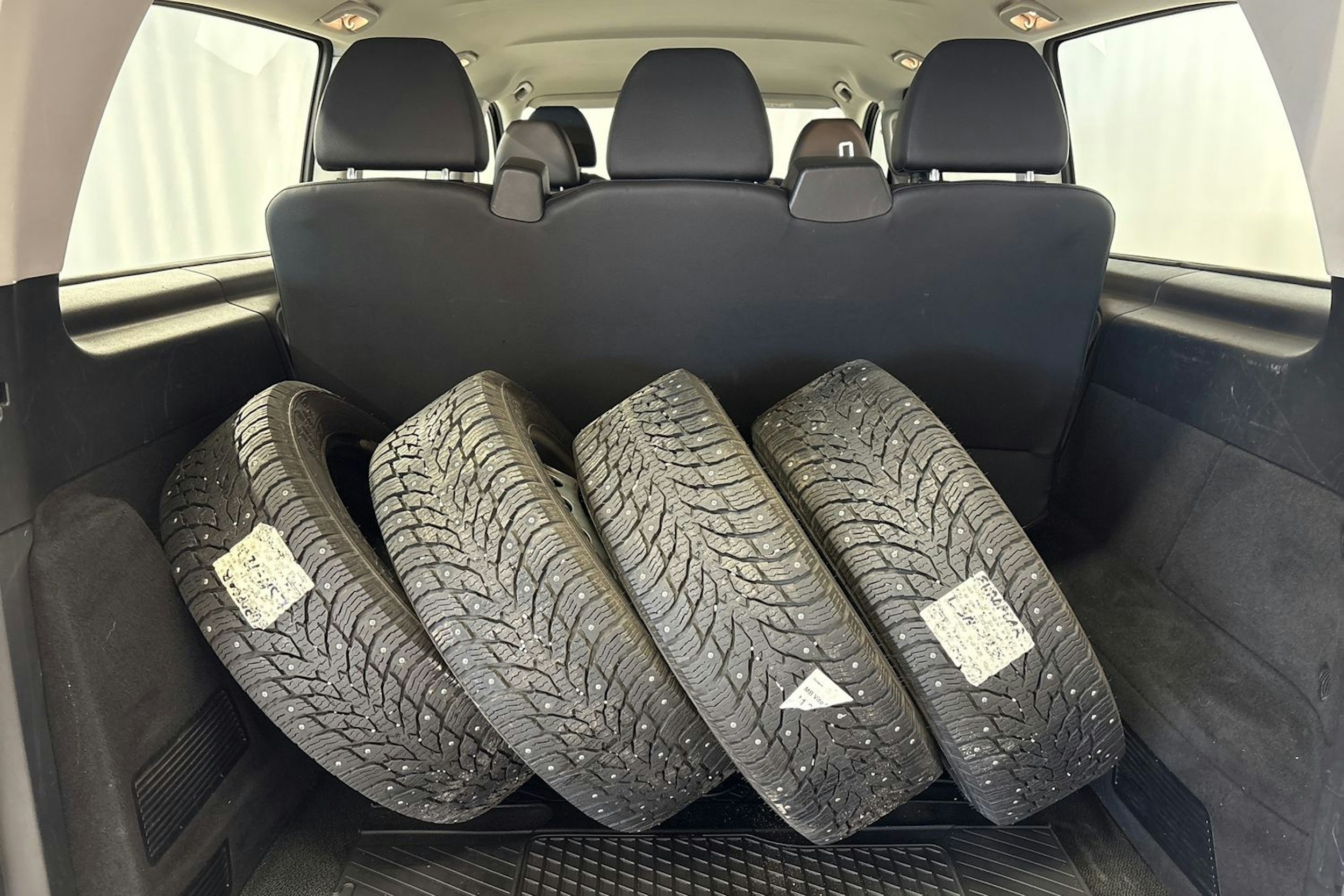 musta Mercedes-Benz Vito 2023 kuva 28.