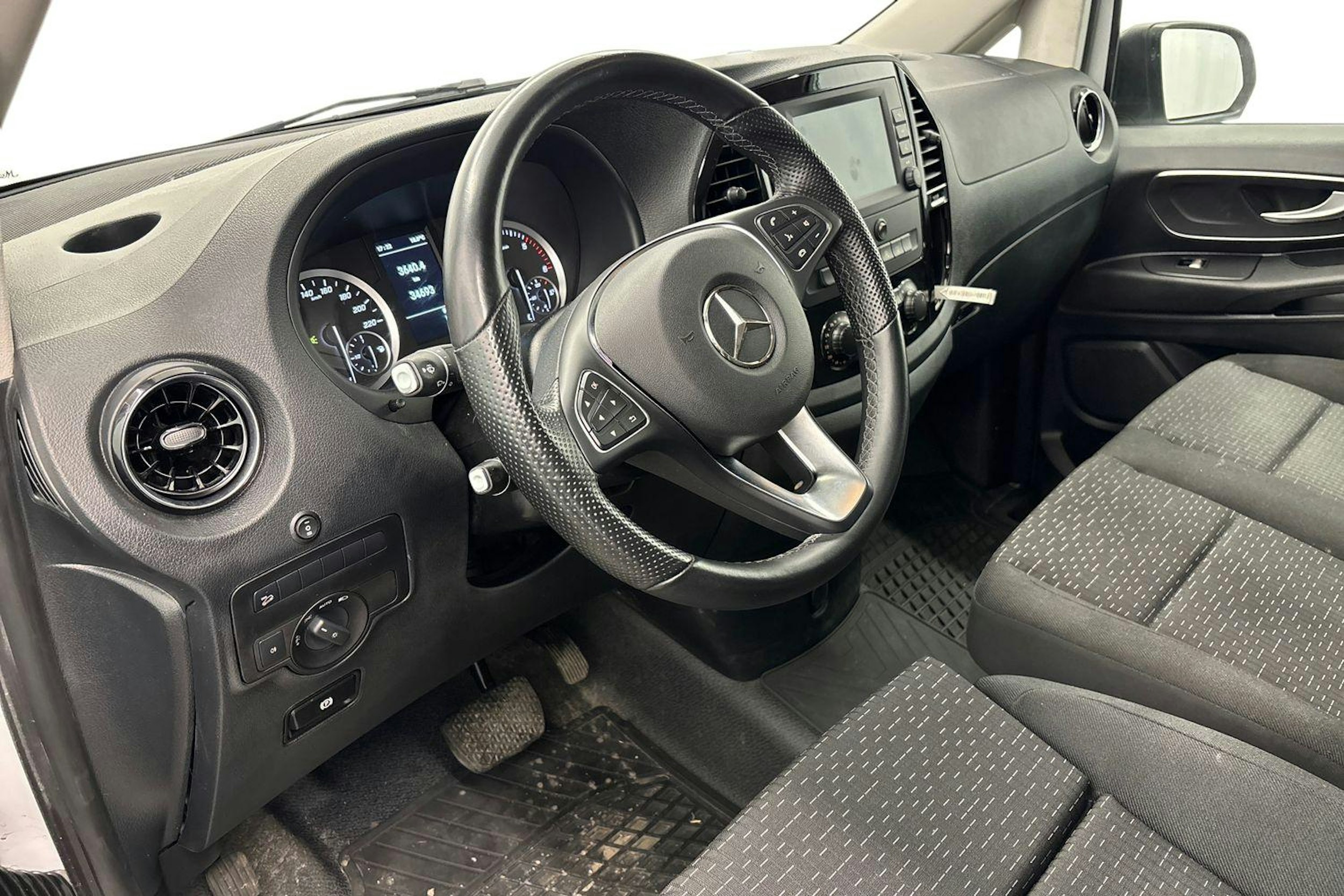 Valkoinen Mercedes-Benz Vito 2023 kuva 8.