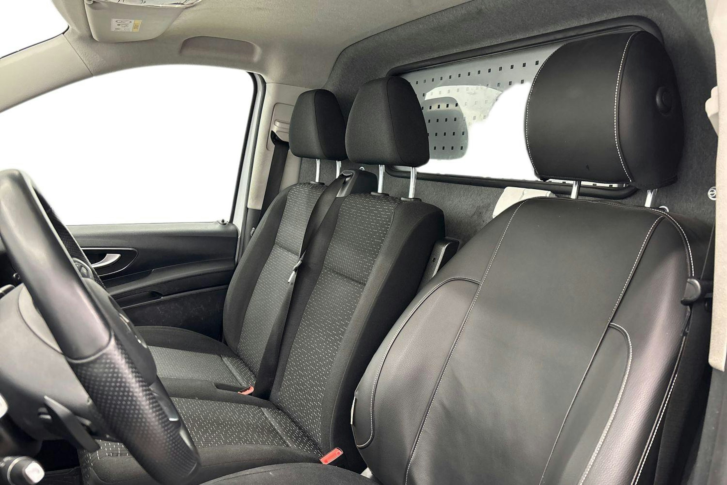 Valkoinen Mercedes-Benz Vito 2023 kuva 11.