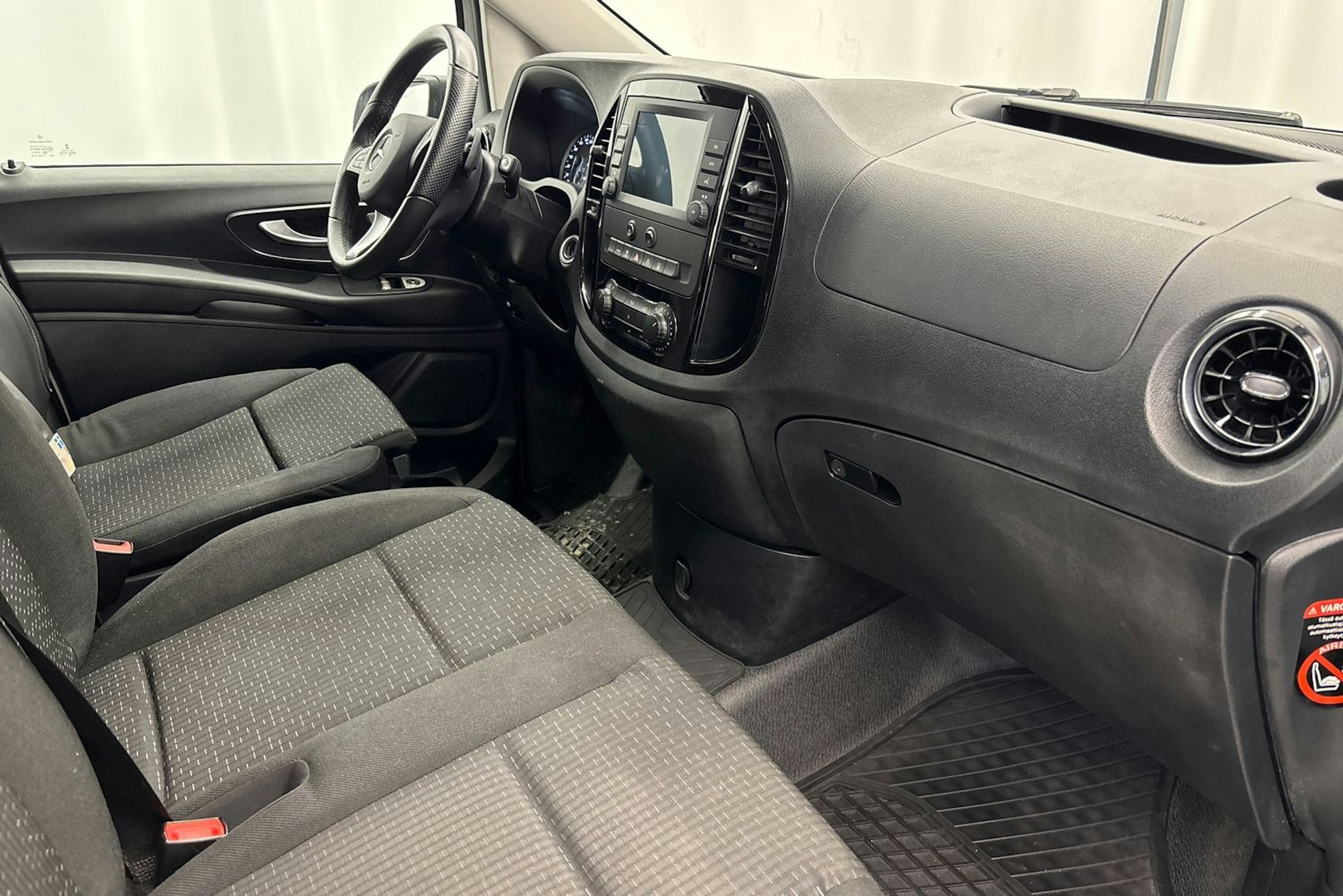 Valkoinen Mercedes-Benz Vito 2023 kuva 13.