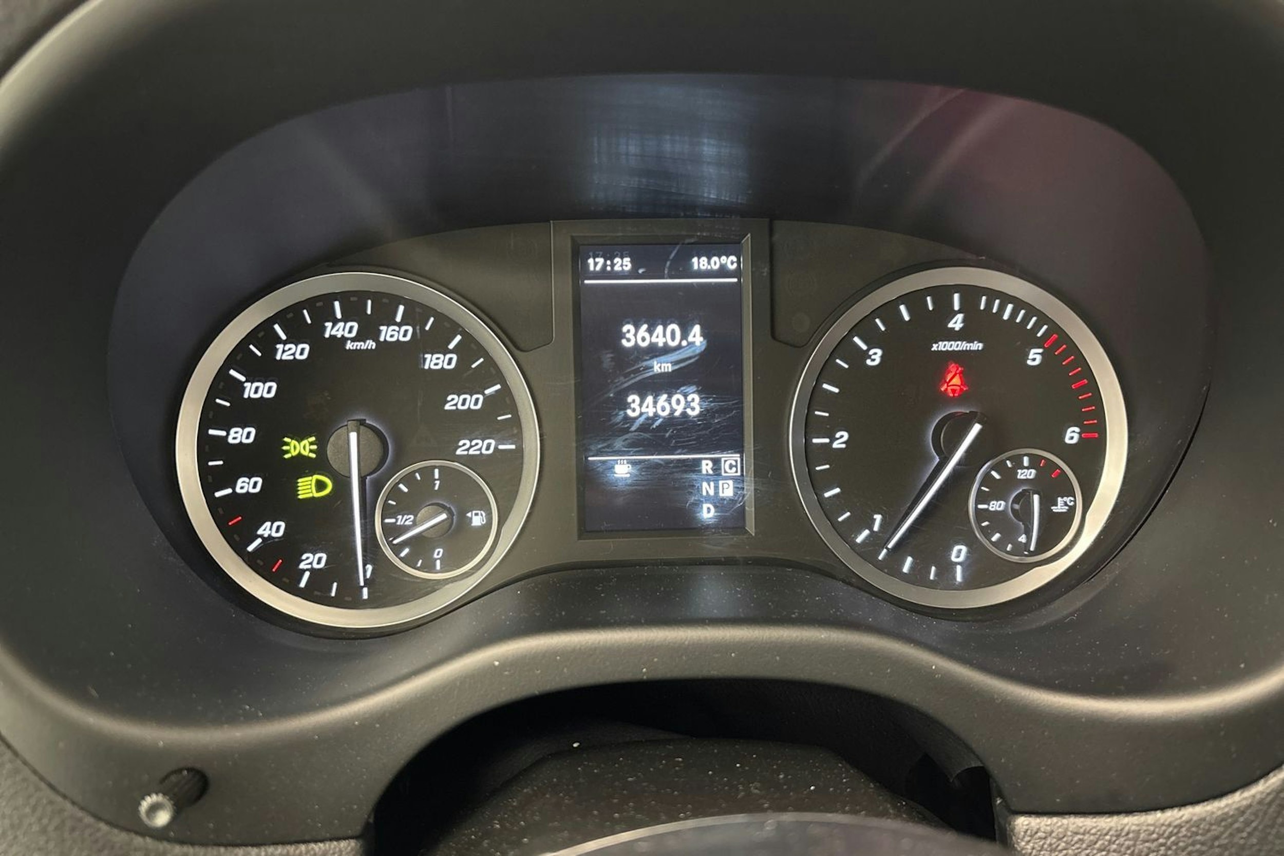 Valkoinen Mercedes-Benz Vito 2023 kuva 16.