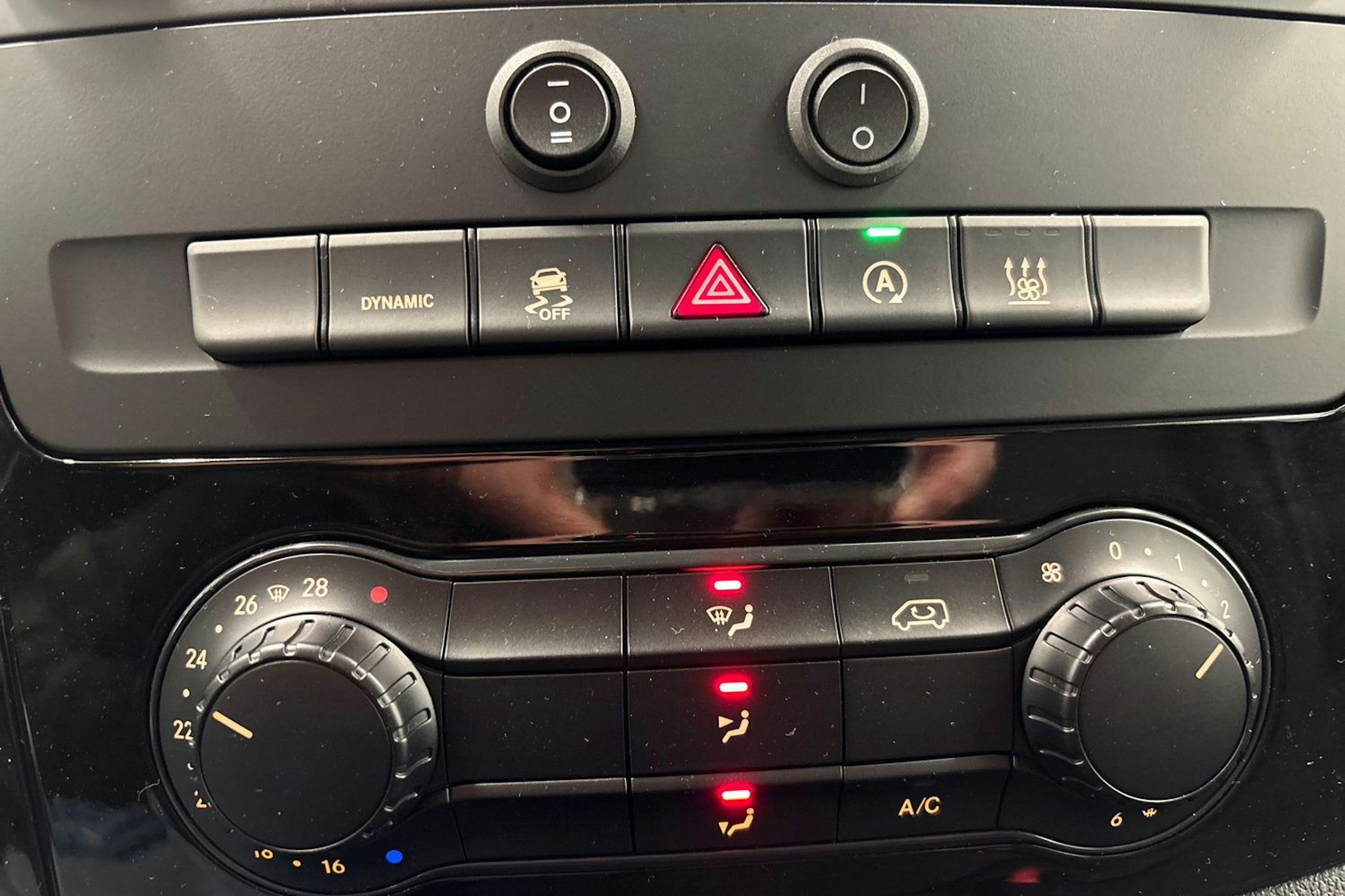 Valkoinen Mercedes-Benz Vito 2023 kuva 19.