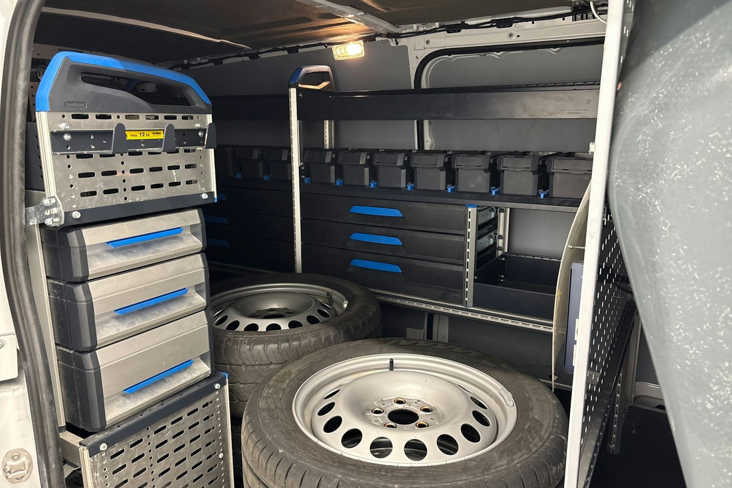 Valkoinen Mercedes-Benz Vito 2023 kuva 21.