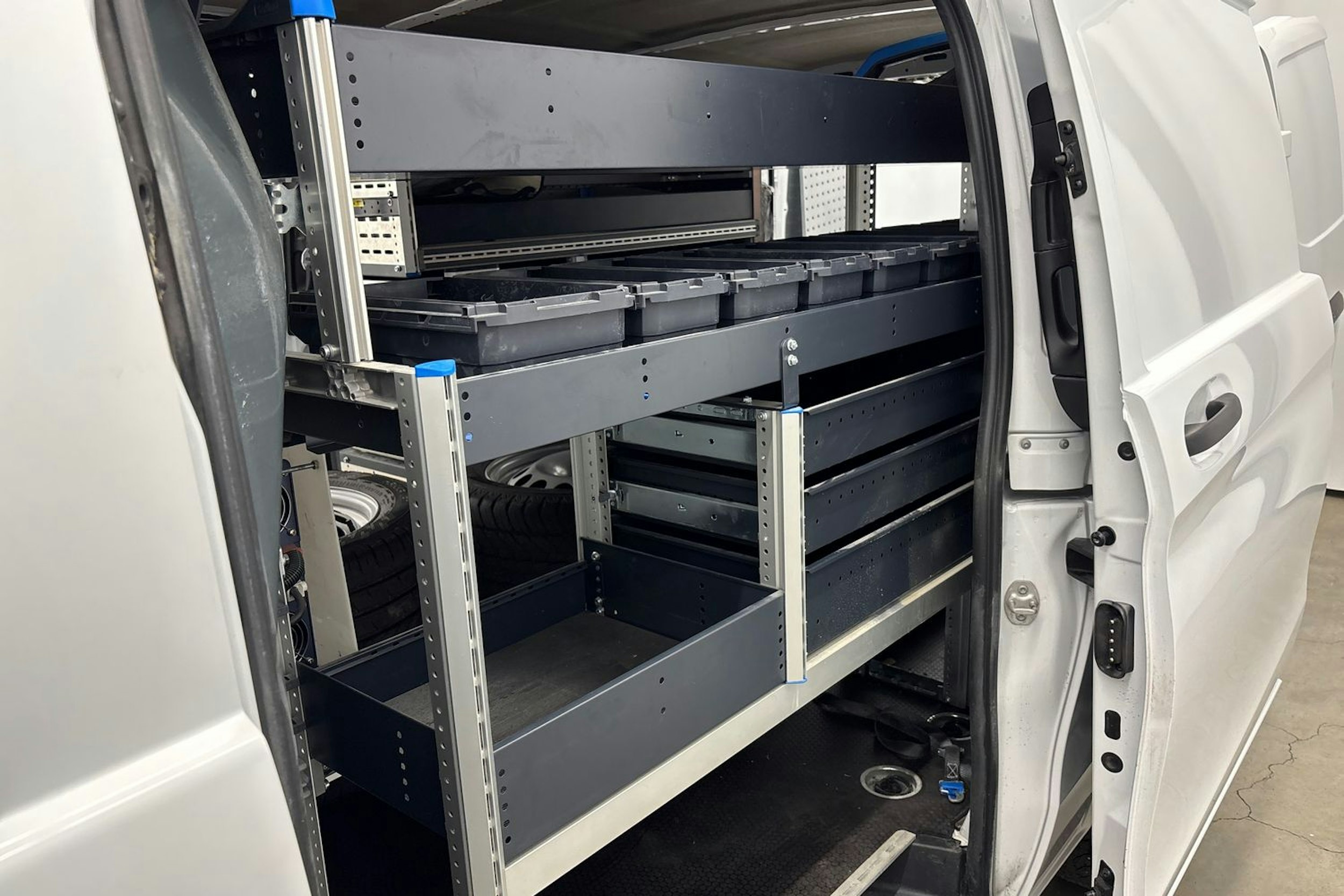 Valkoinen Mercedes-Benz Vito 2023 kuva 24.