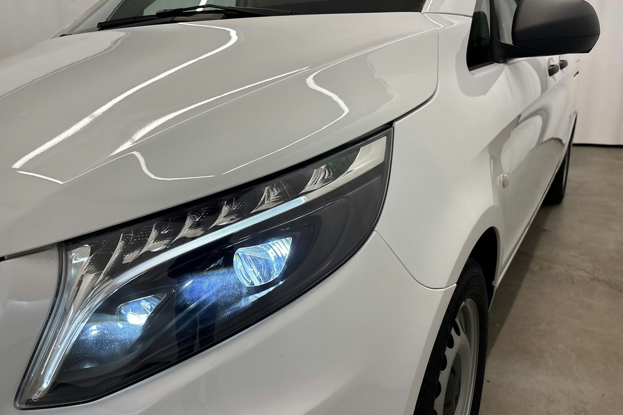 Valkoinen Mercedes-Benz Vito 2023 kuva 26.