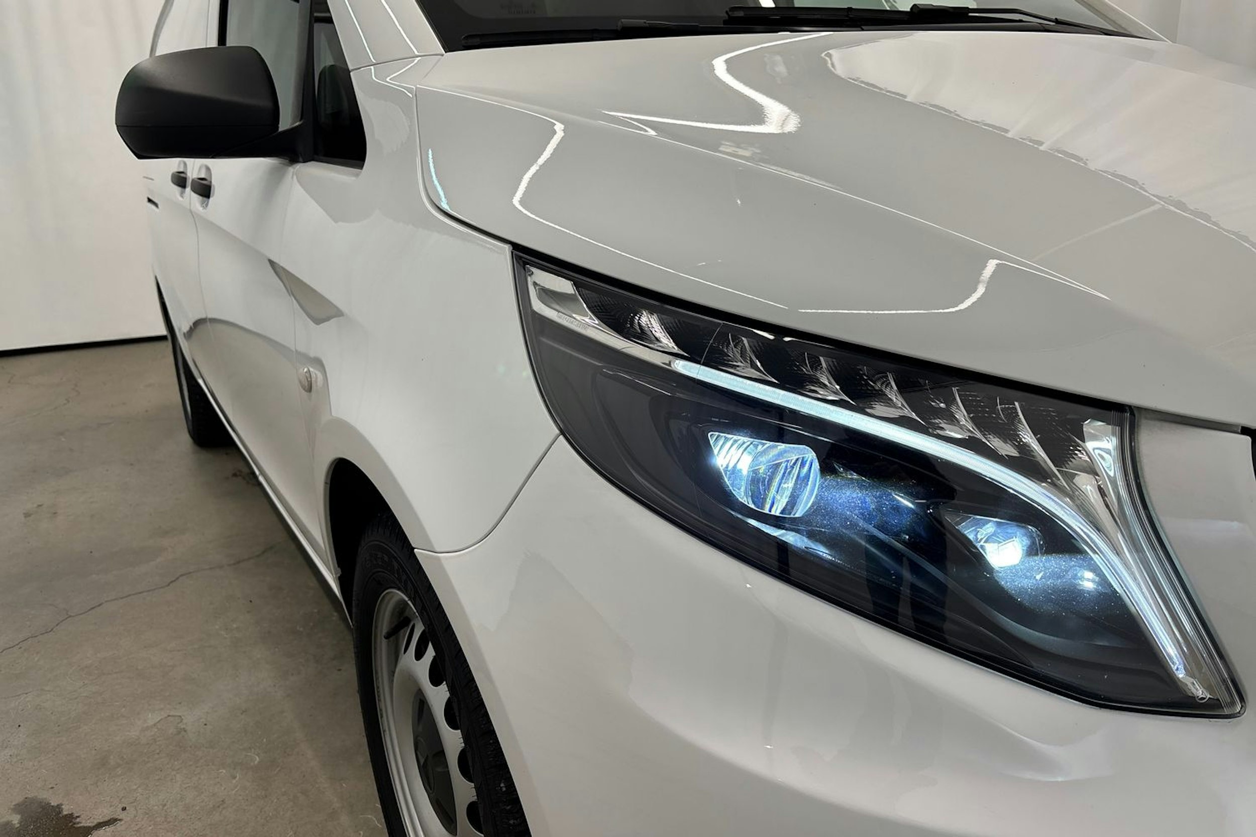 Valkoinen Mercedes-Benz Vito 2023 kuva 27.