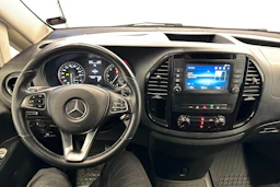 musta Mercedes-Benz Vito 2023 kuva 7.