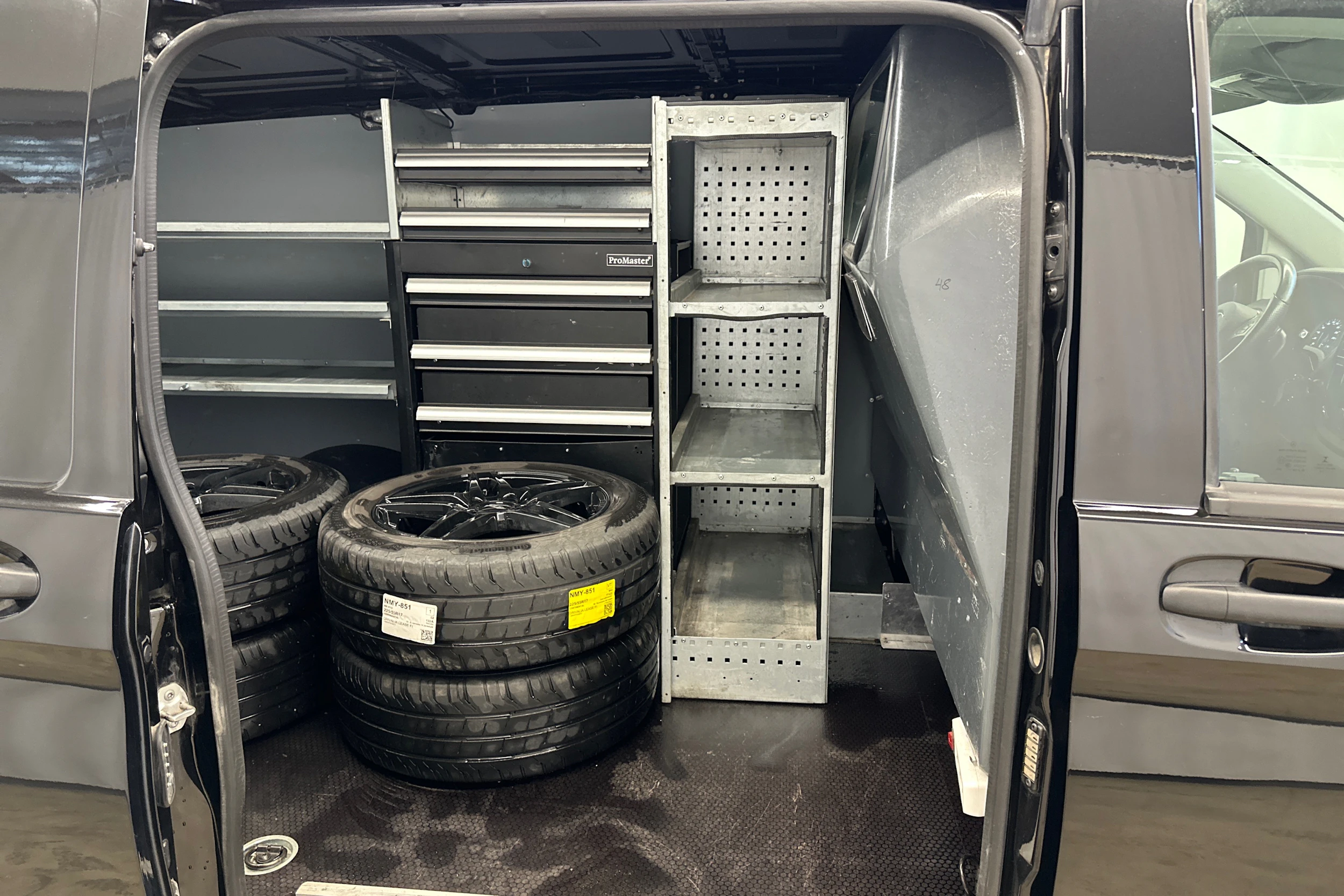 musta Mercedes-Benz Vito 2023 kuva 11.