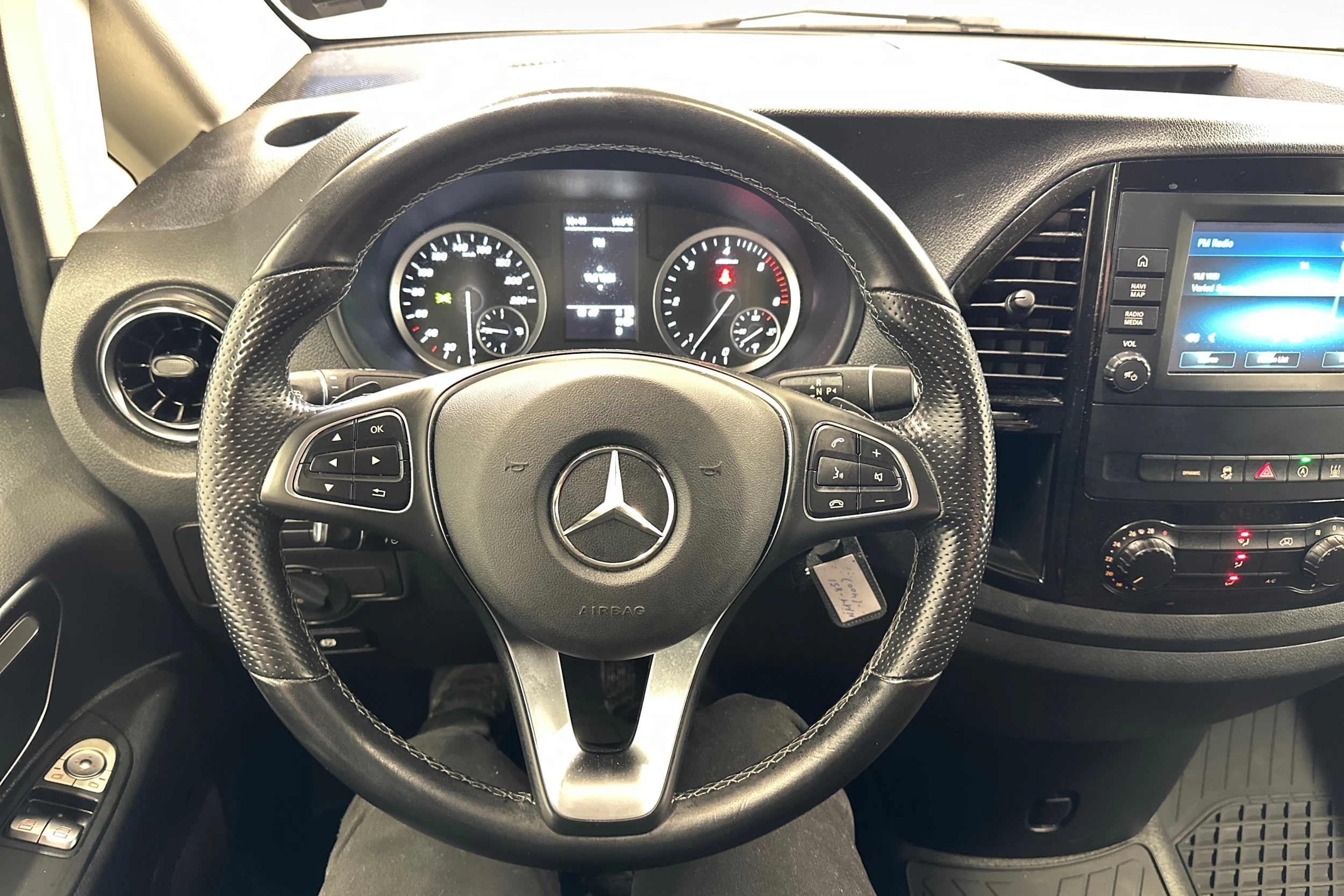 musta Mercedes-Benz Vito 2023 kuva 14.