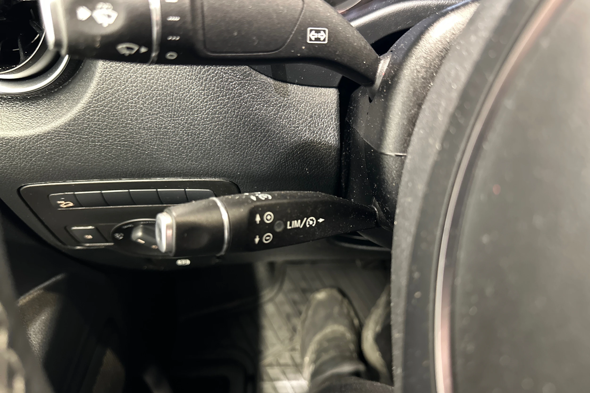 musta Mercedes-Benz Vito 2023 kuva 15.