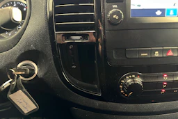 musta Mercedes-Benz Vito 2023 kuva 21.