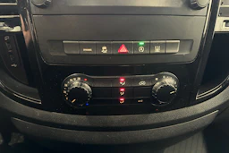 musta Mercedes-Benz Vito 2023 kuva 22.
