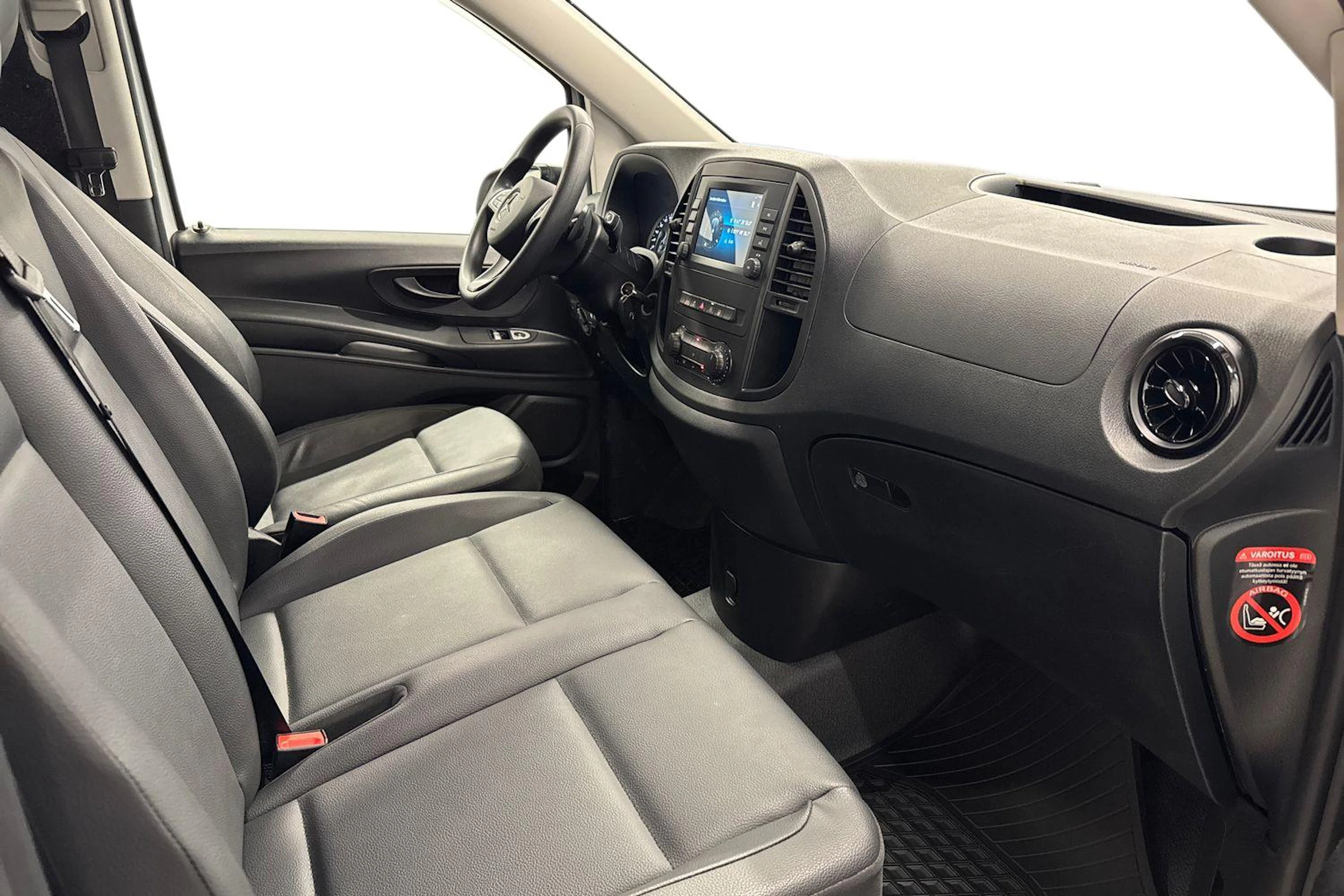 valkoinen Mercedes-Benz Vito 2023 kuva 7.