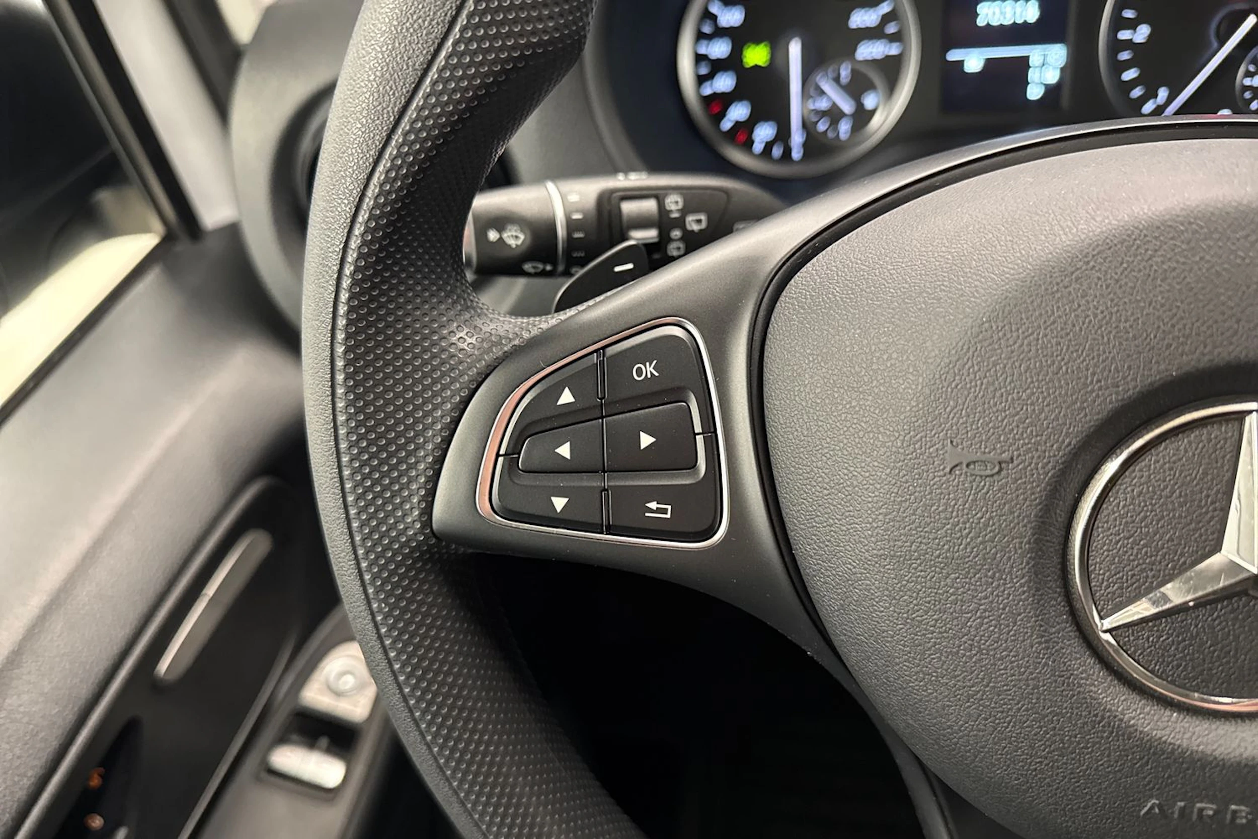 valkoinen Mercedes-Benz Vito 2023 kuva 12.