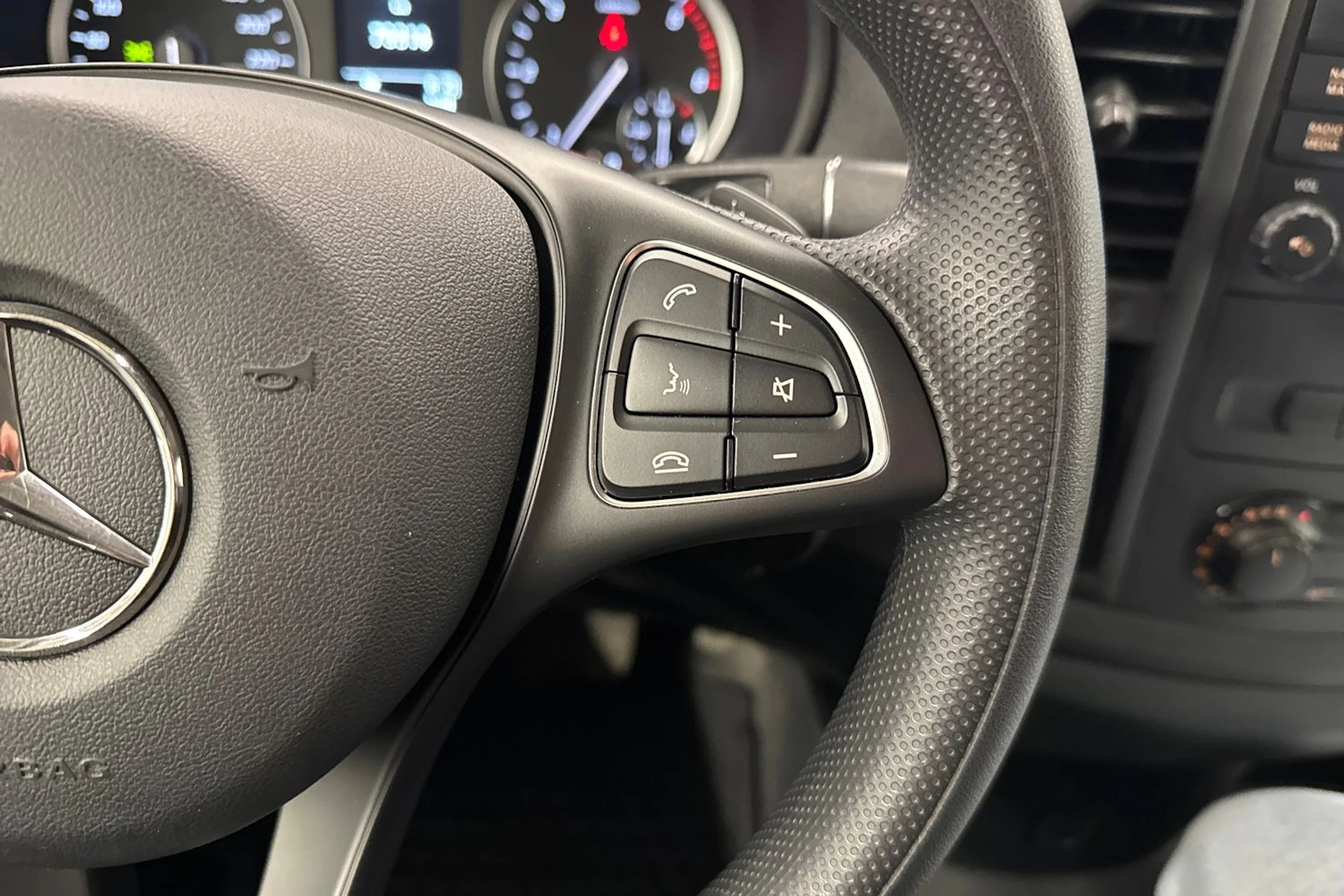 valkoinen Mercedes-Benz Vito 2023 kuva 13.