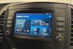 valkoinen Mercedes-Benz Vito 2023 kuva 15.