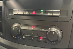 valkoinen Mercedes-Benz Vito 2023 kuva 17.