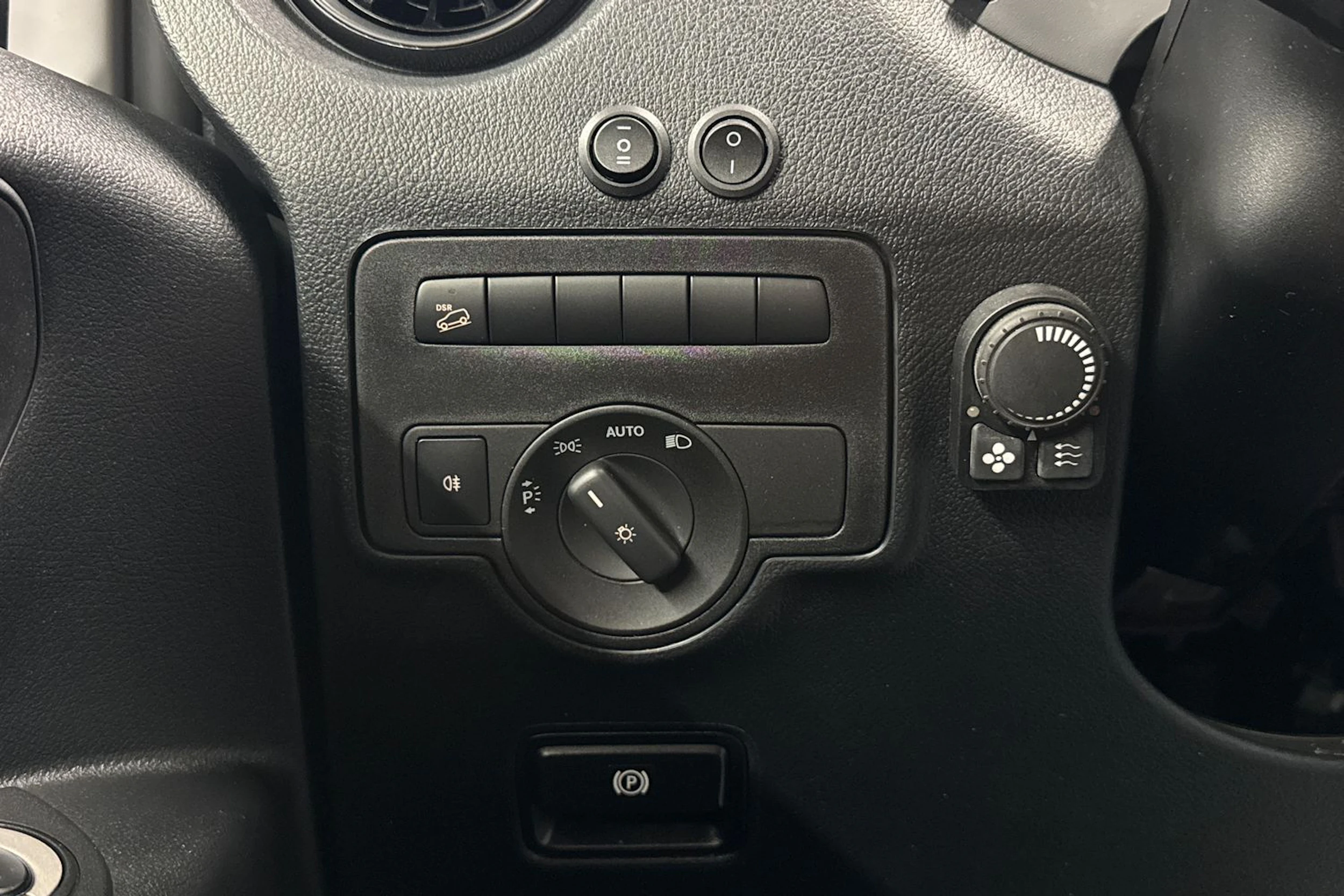 valkoinen Mercedes-Benz Vito 2023 kuva 18.