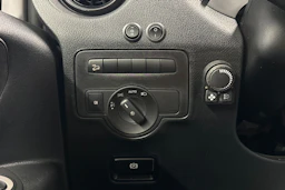 valkoinen Mercedes-Benz Vito 2023 kuva 18.