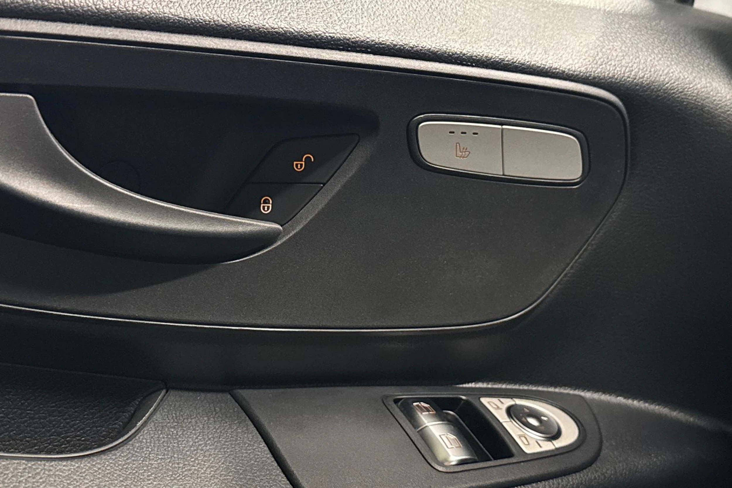 valkoinen Mercedes-Benz Vito 2023 kuva 20.