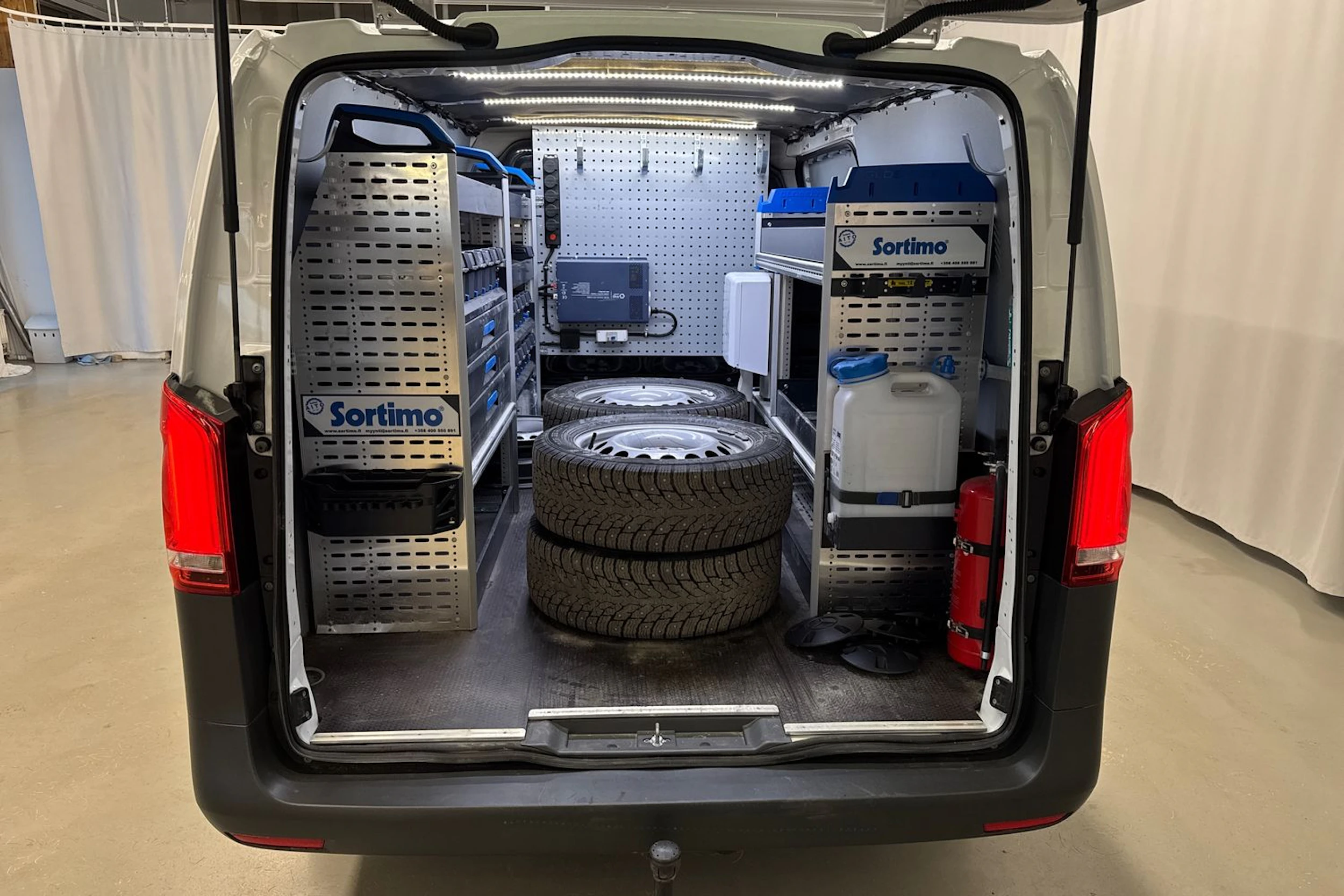 valkoinen Mercedes-Benz Vito 2023 kuva 21.