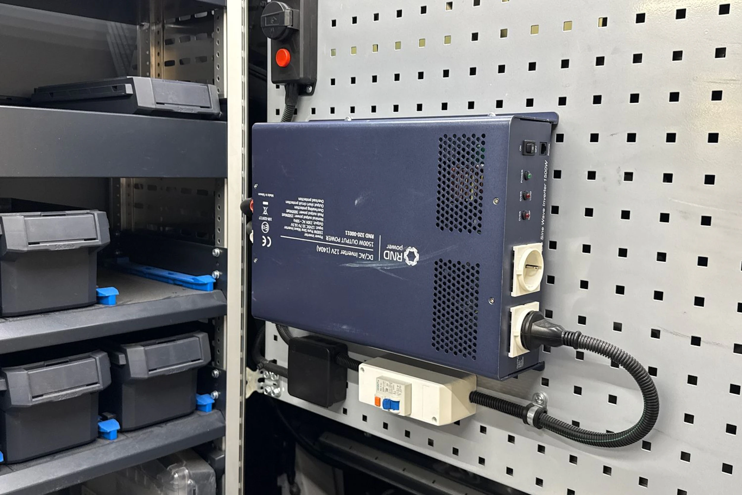 valkoinen Mercedes-Benz Vito 2023 kuva 25.