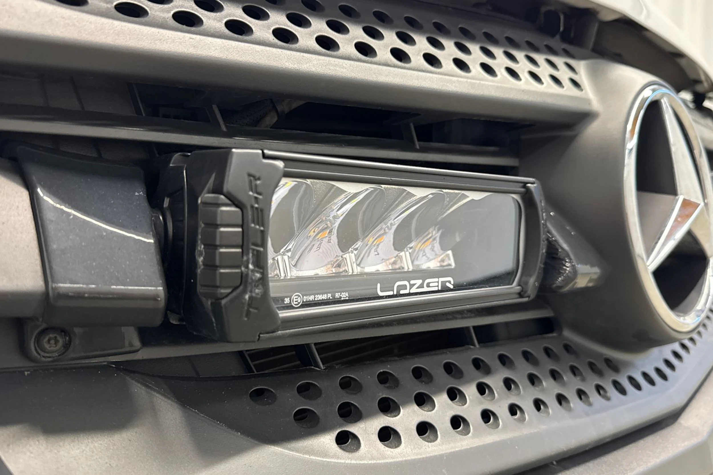 valkoinen Mercedes-Benz Vito 2023 kuva 27.