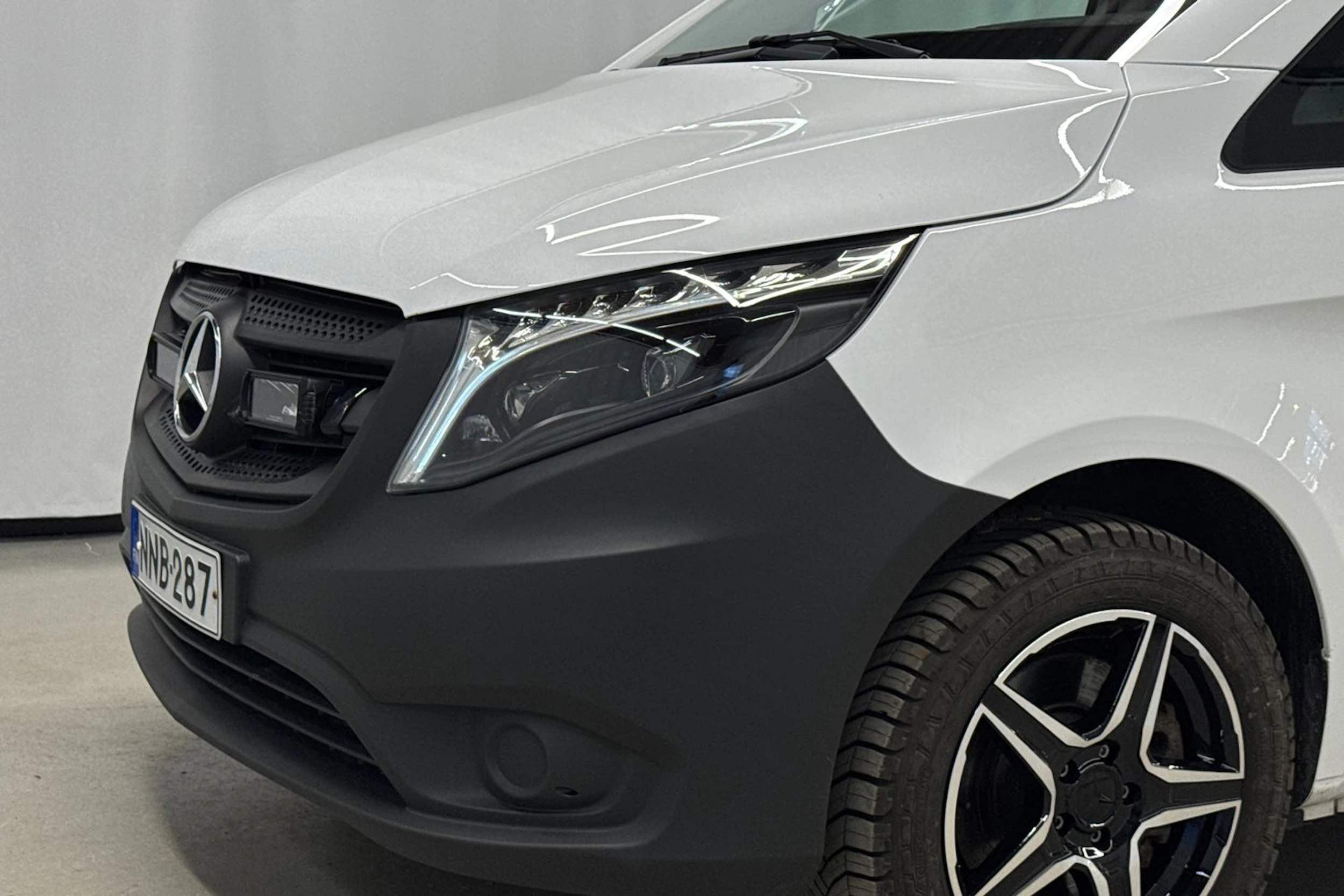 valkoinen Mercedes-Benz Vito 2023 kuva 29.