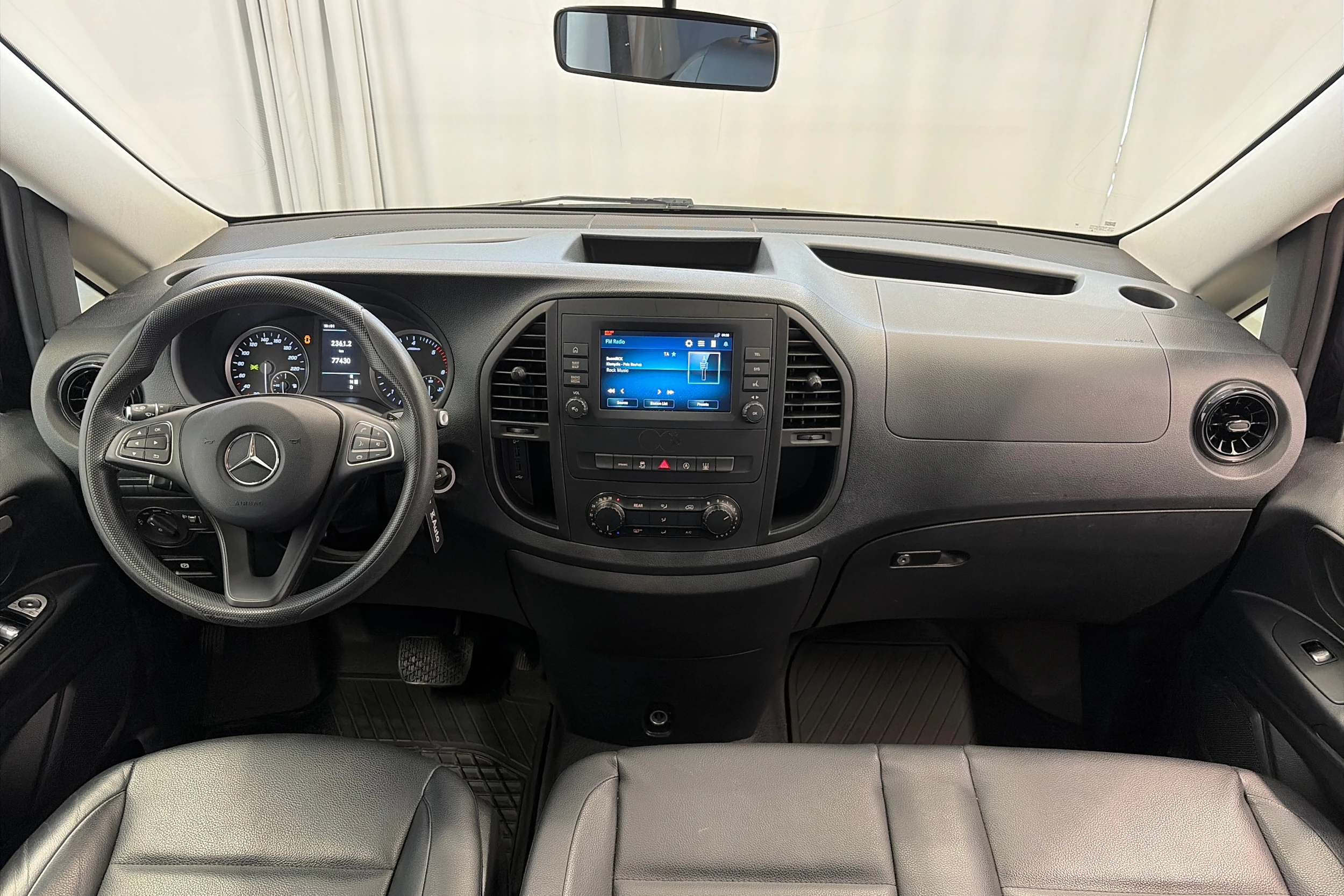 musta Mercedes-Benz Vito 2023 kuva 12.