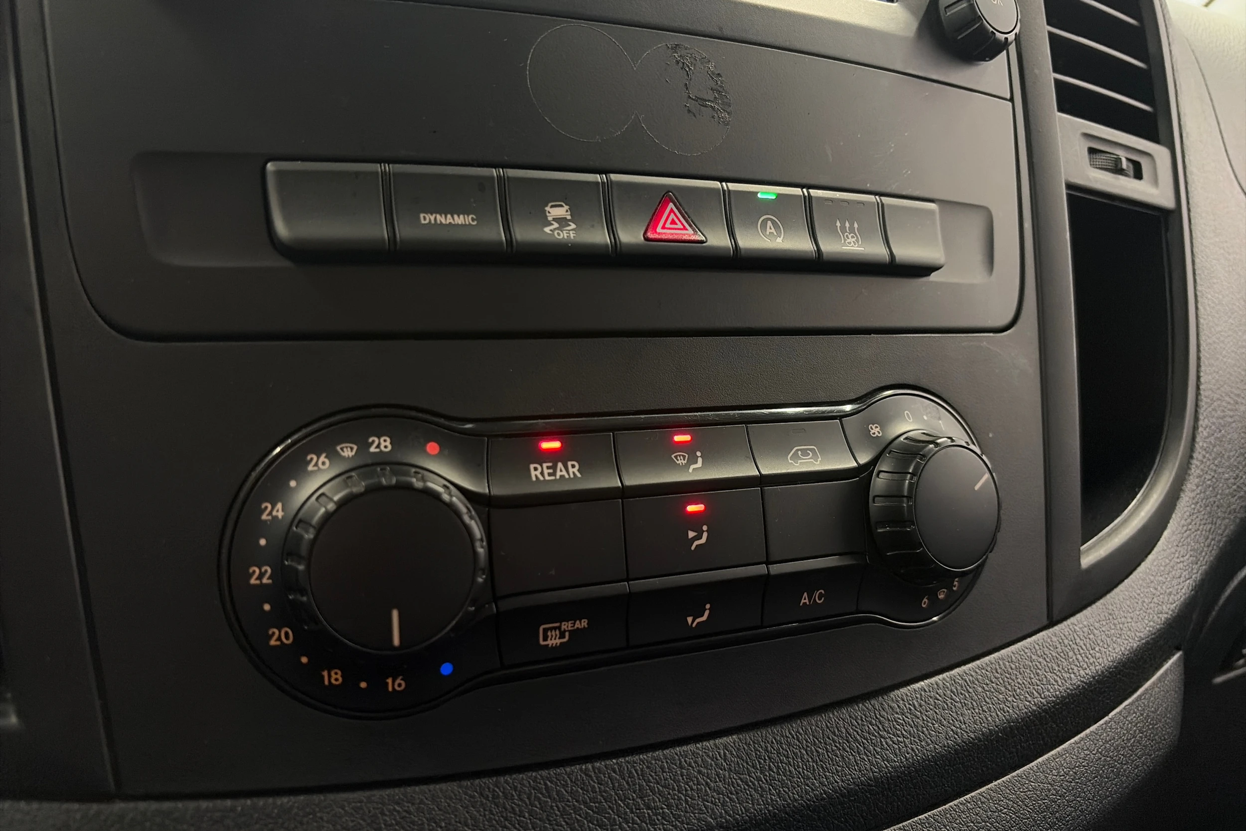 musta Mercedes-Benz Vito 2023 kuva 16.