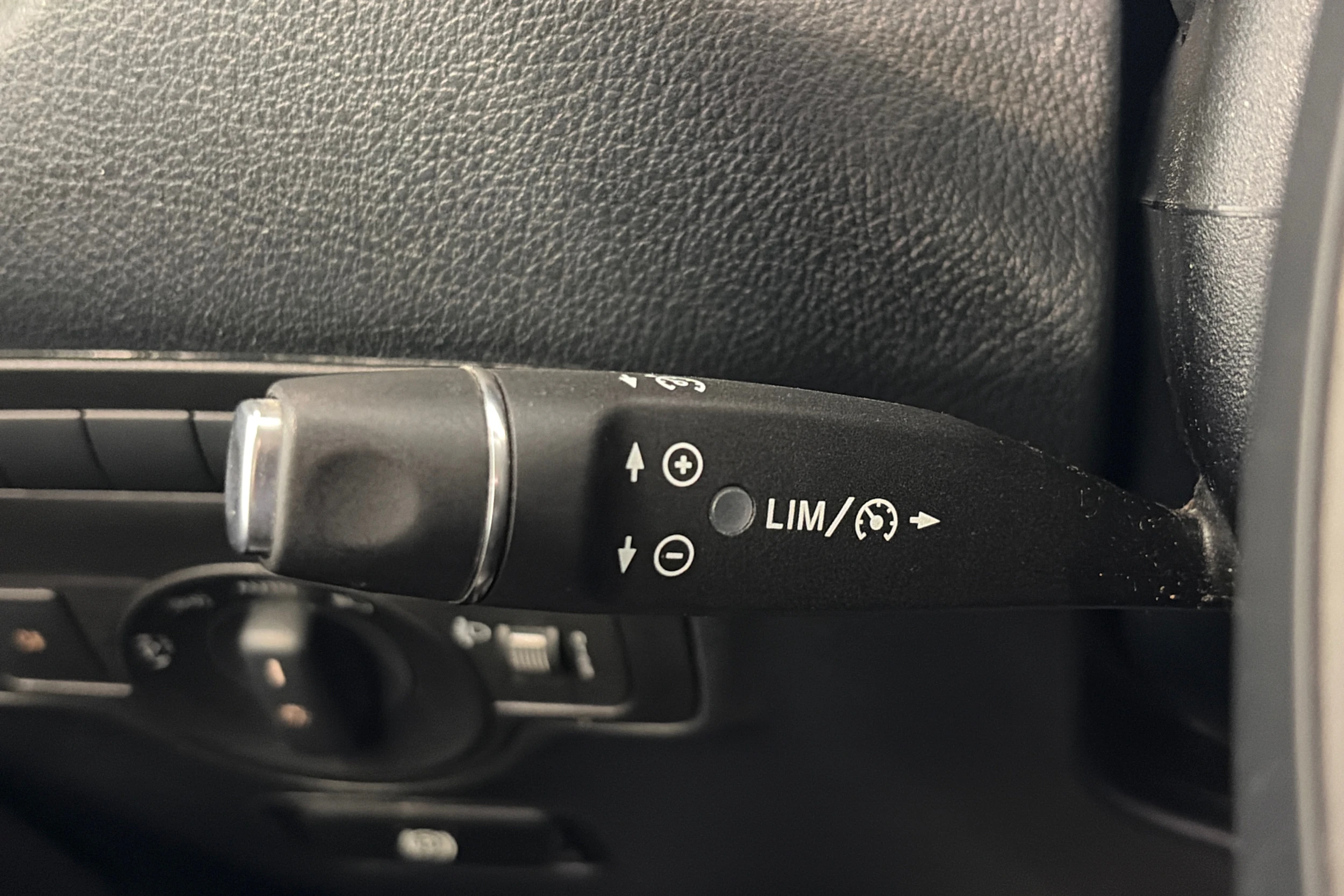 musta Mercedes-Benz Vito 2023 kuva 19.