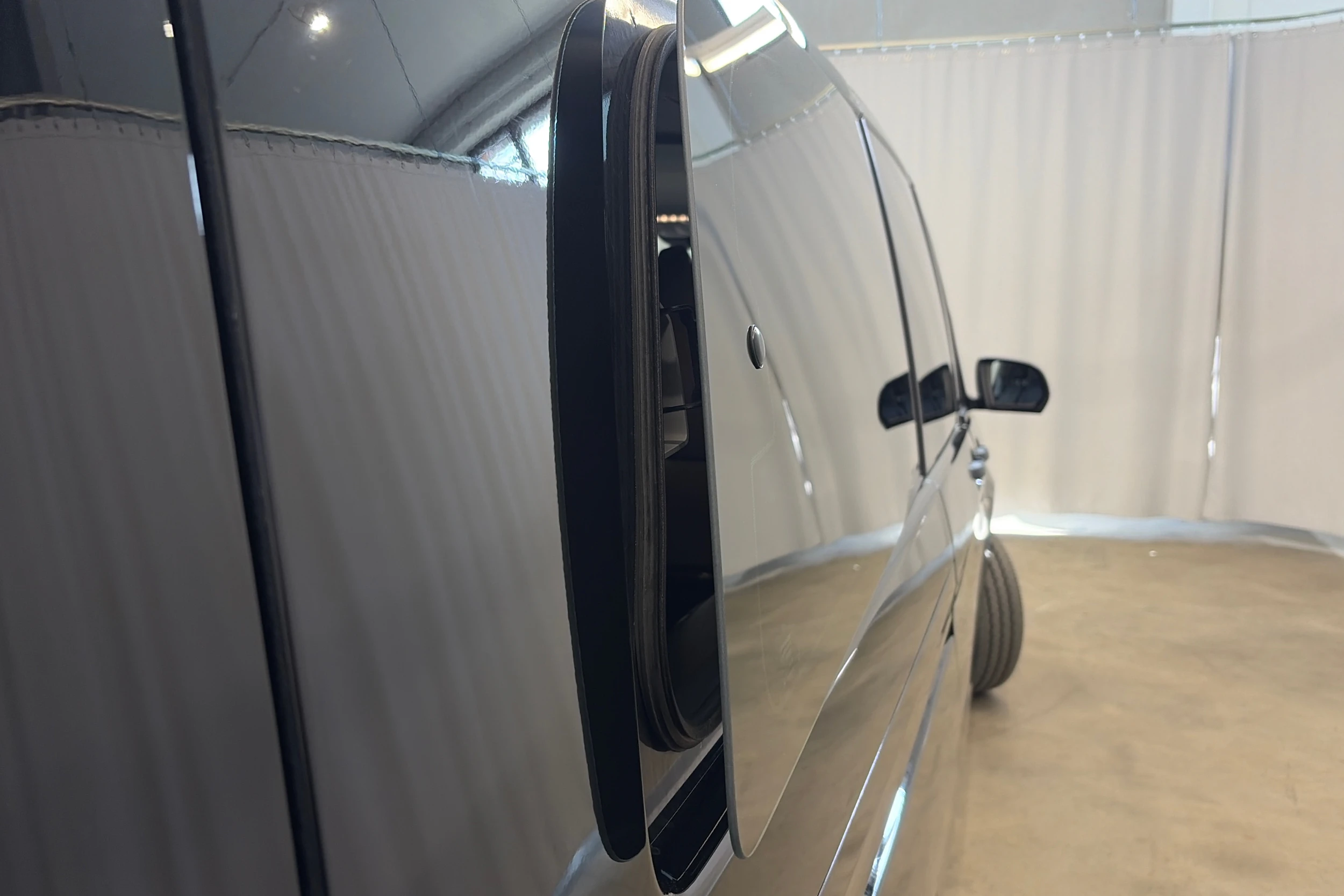 musta Mercedes-Benz Vito 2023 kuva 25.