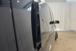 musta Mercedes-Benz Vito 2023 kuva 25.