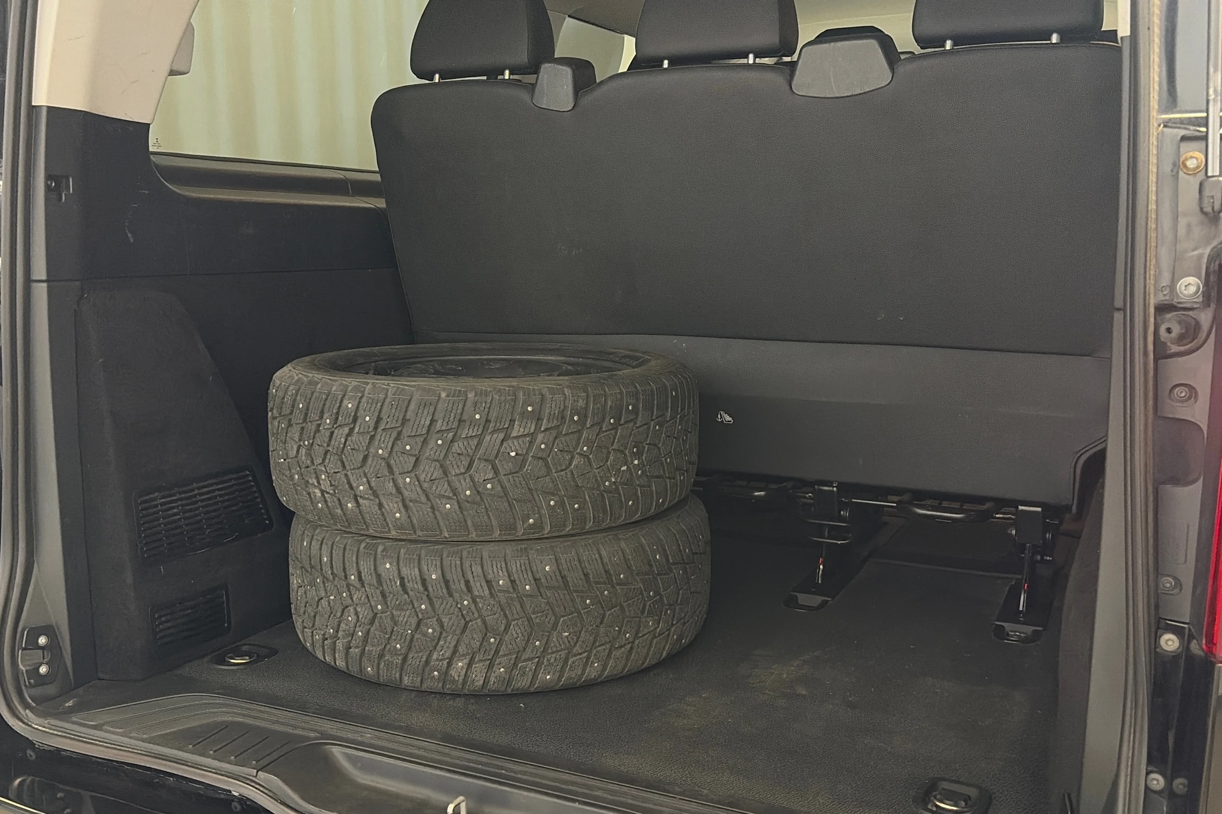 musta Mercedes-Benz Vito 2023 kuva 27.