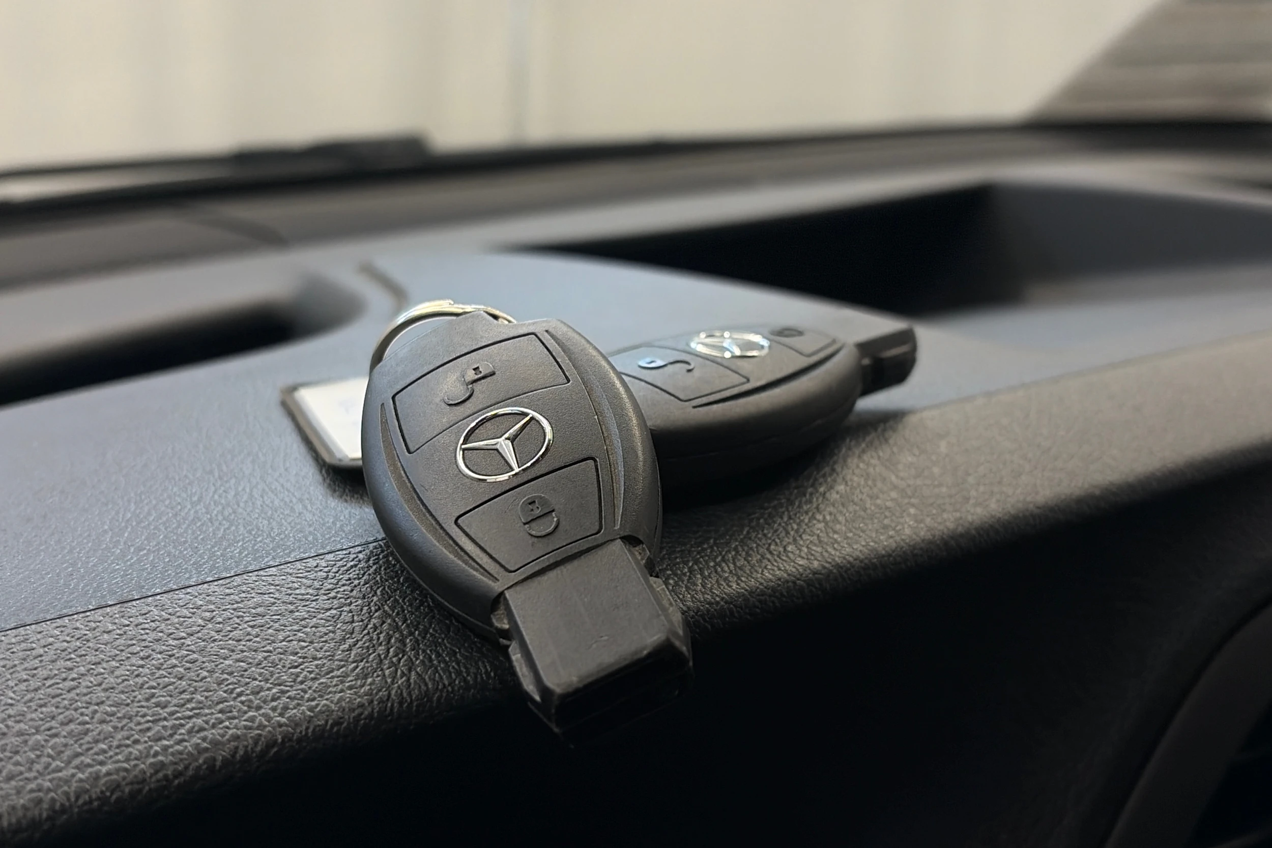 musta Mercedes-Benz Vito 2023 kuva 30.
