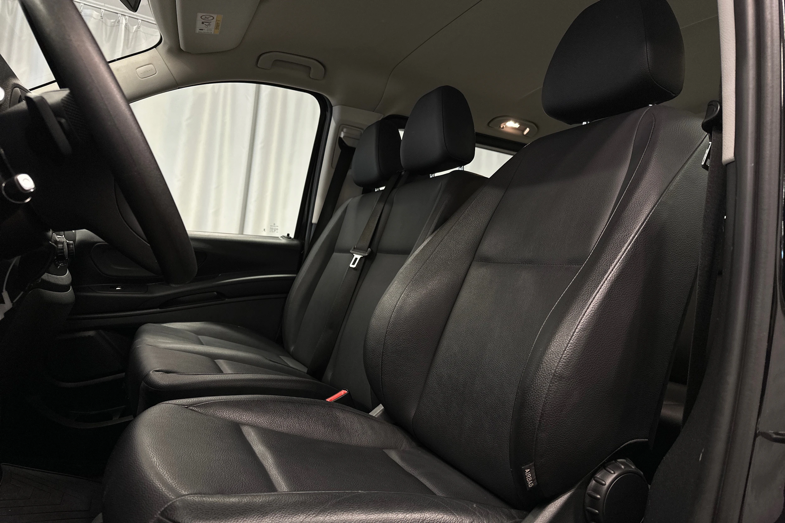 musta Mercedes-Benz Vito 2023 kuva 12.