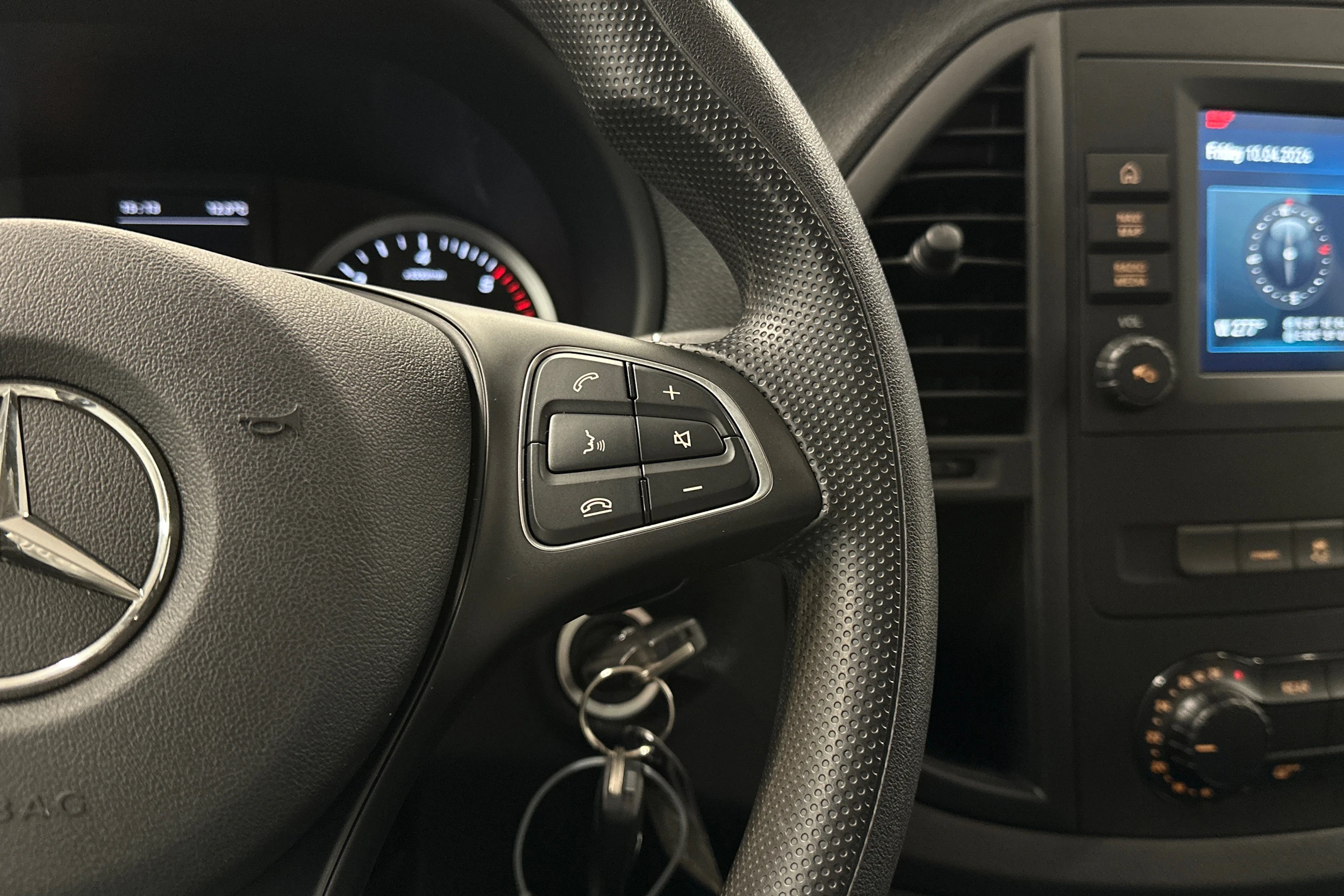 musta Mercedes-Benz Vito 2023 kuva 15.