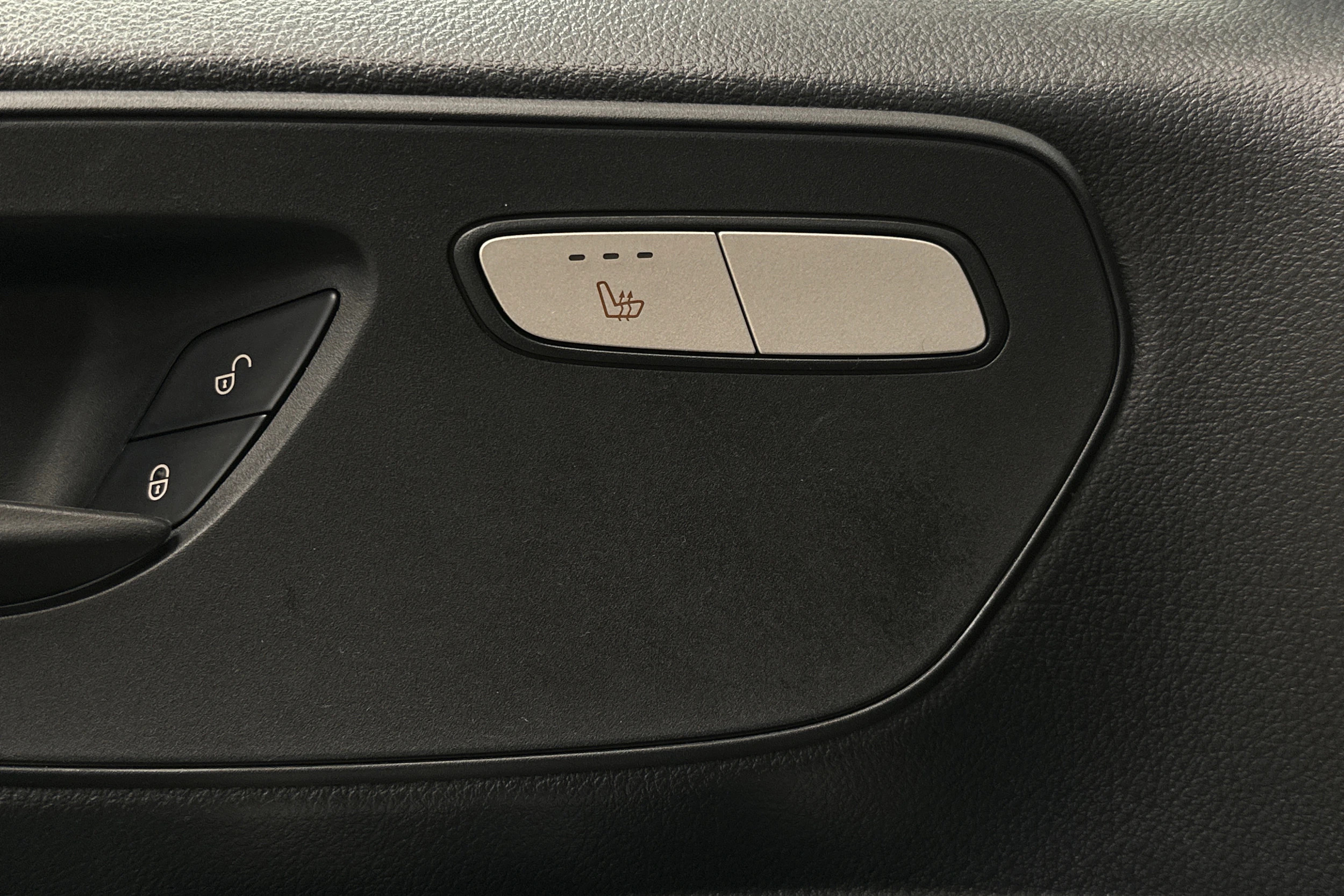 musta Mercedes-Benz Vito 2023 kuva 22.