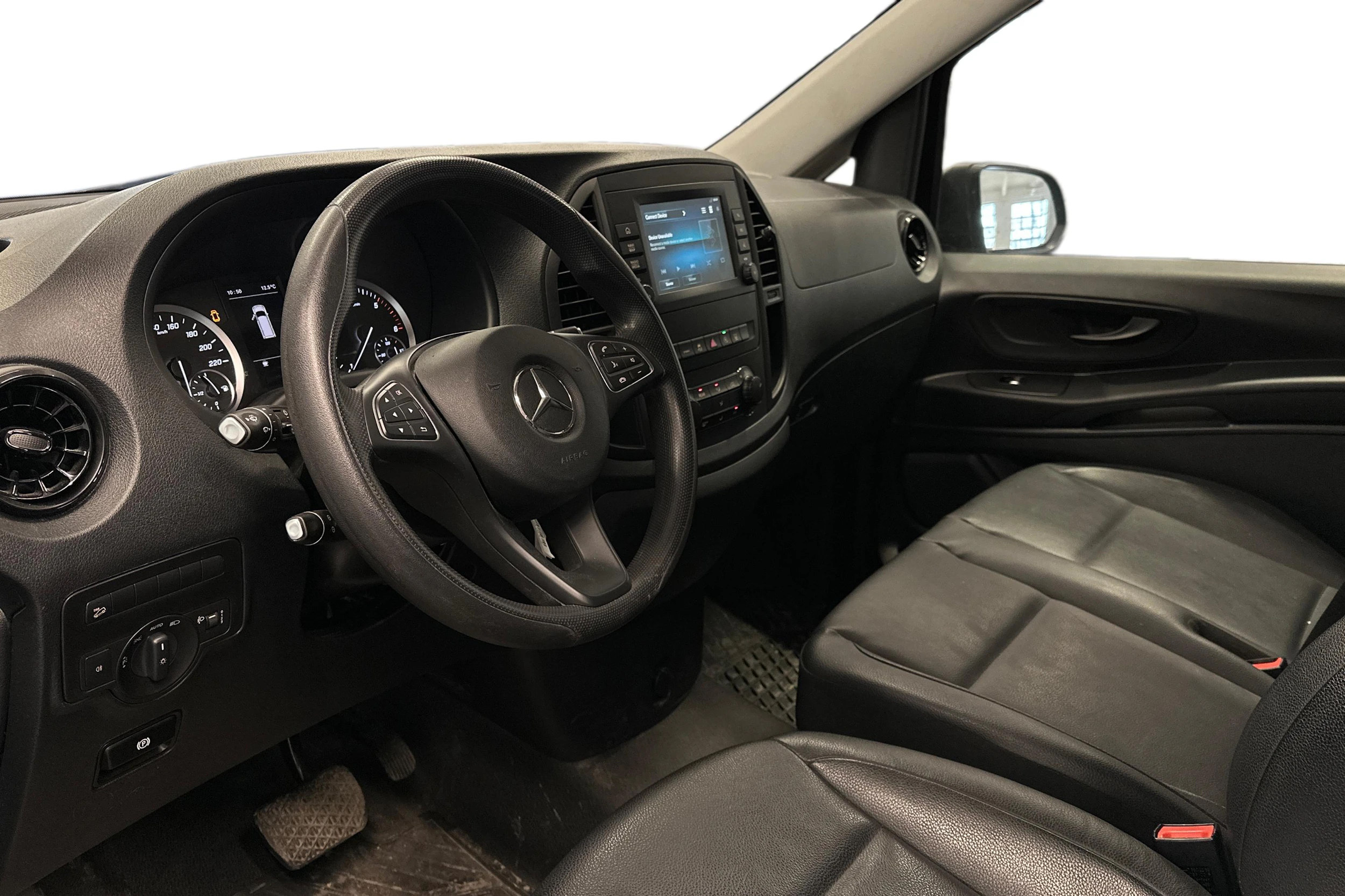 musta Mercedes-Benz Vito 2023 kuva 3.