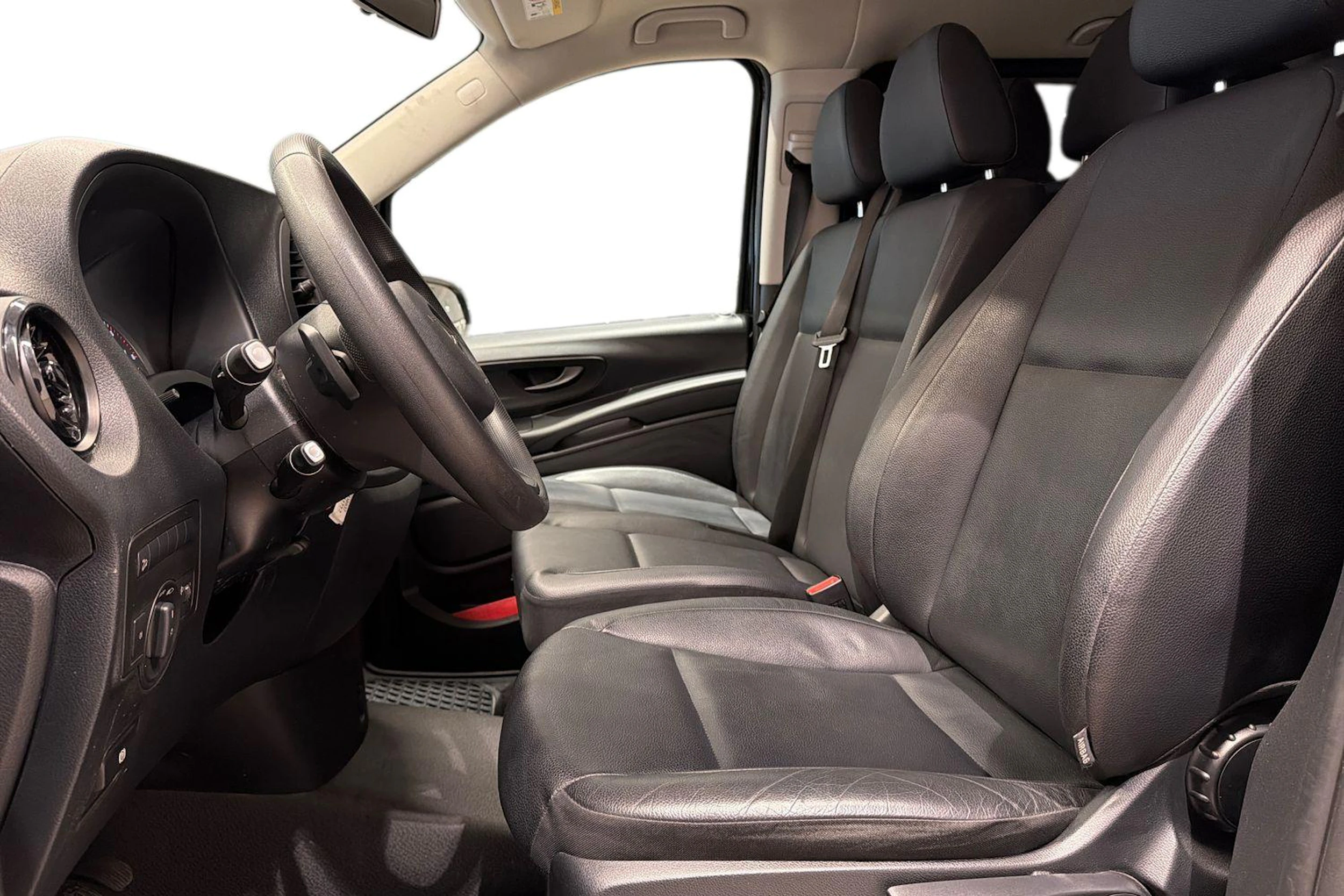 musta Mercedes-Benz Vito 2024 kuva 11.