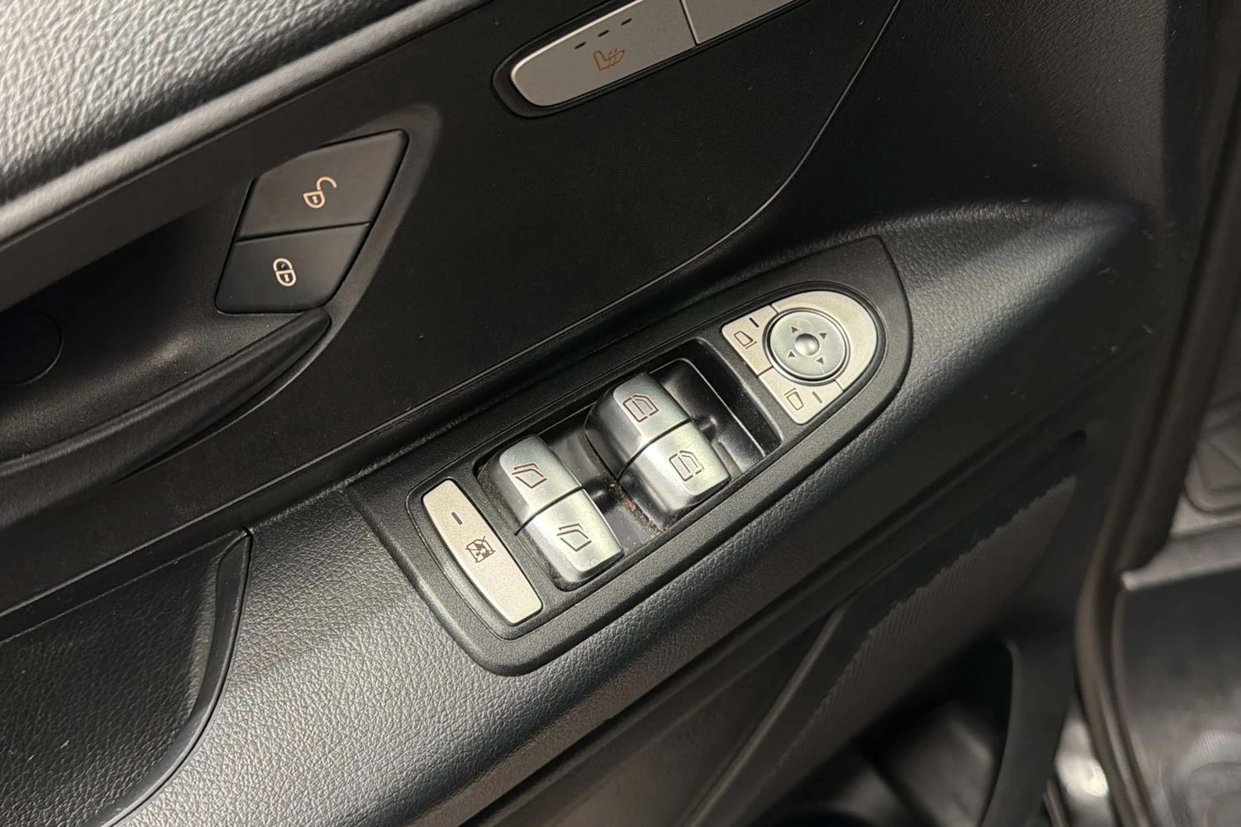 musta Mercedes-Benz Vito 2024 kuva 15.