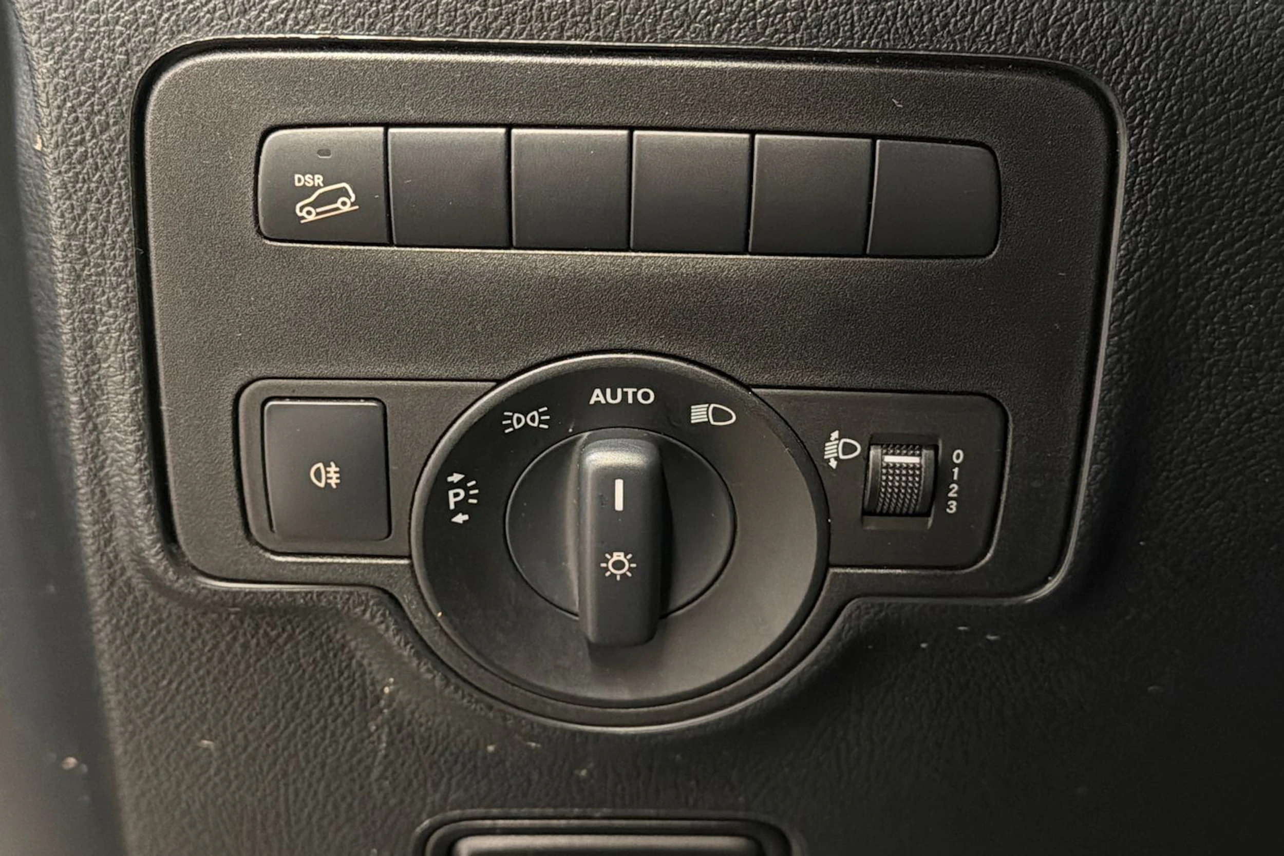 musta Mercedes-Benz Vito 2024 kuva 16.
