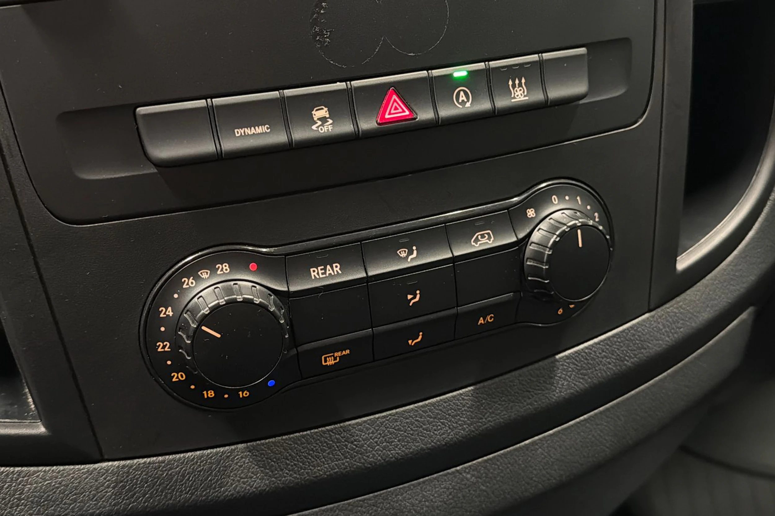 musta Mercedes-Benz Vito 2024 kuva 22.