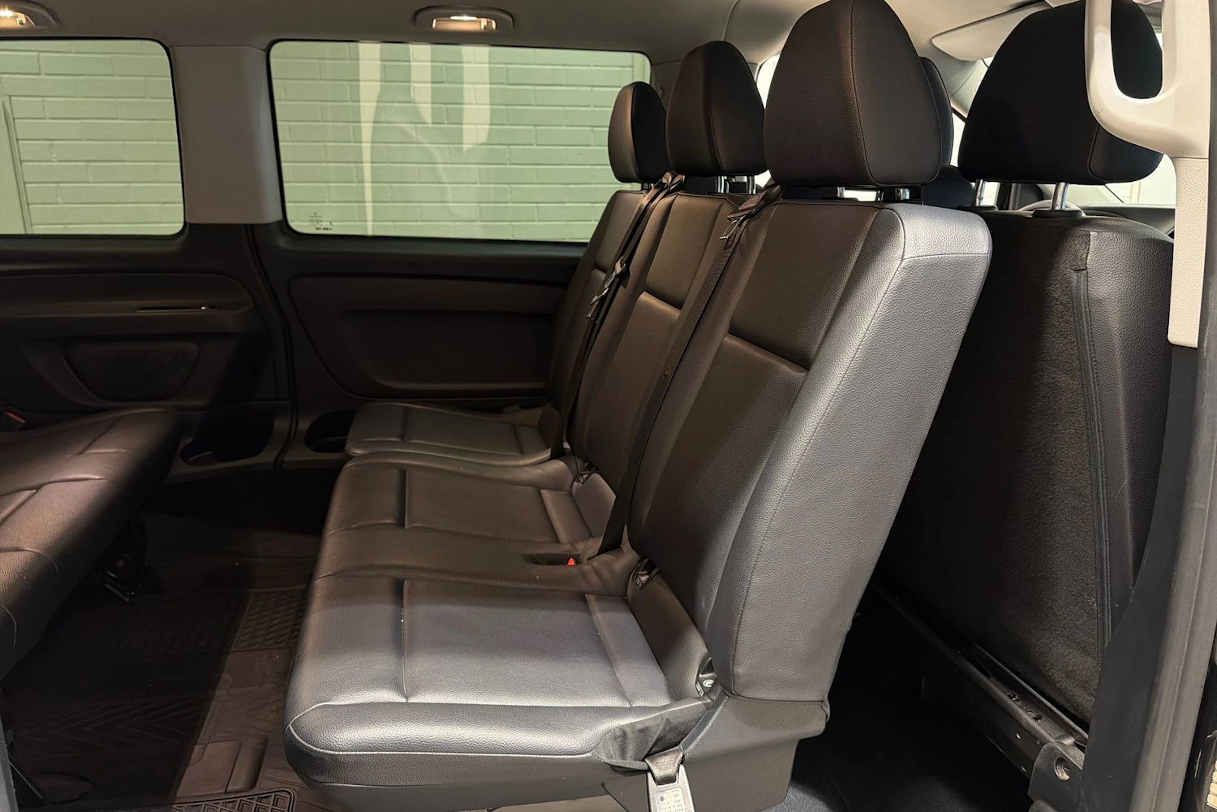 musta Mercedes-Benz Vito 2024 kuva 26.