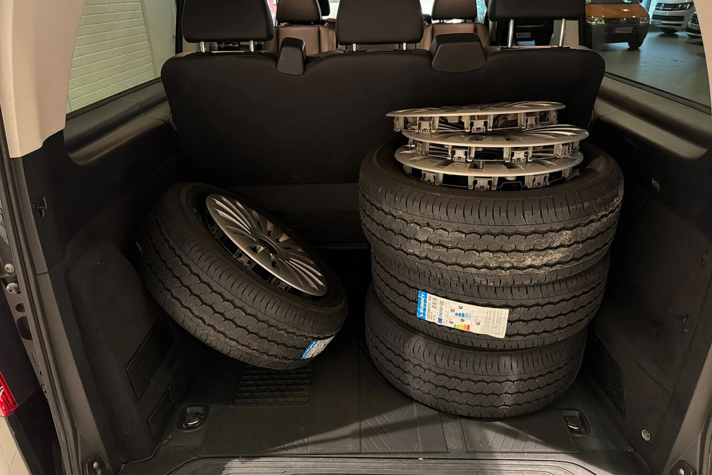 musta Mercedes-Benz Vito 2024 kuva 29.