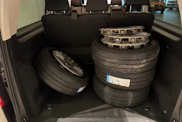 musta Mercedes-Benz Vito 2024 kuva 29.