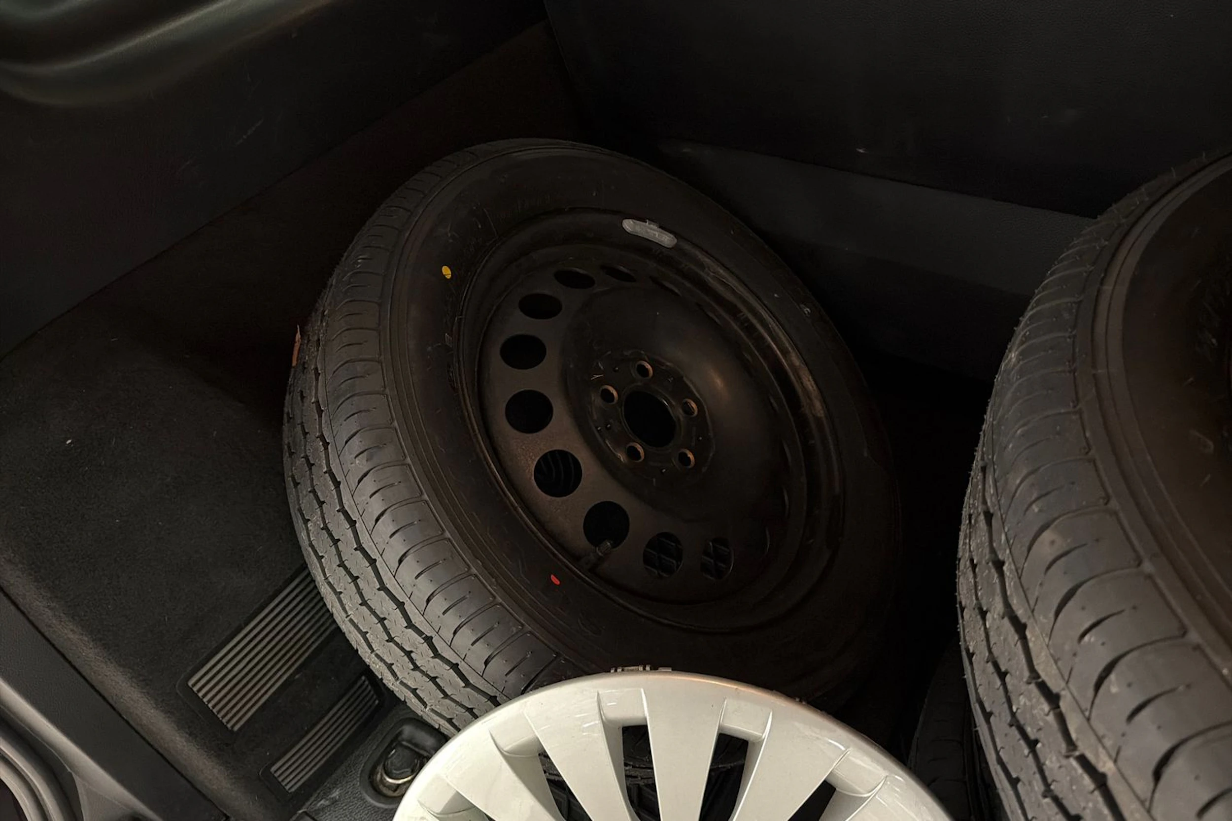 musta Mercedes-Benz Vito 2024 kuva 30.