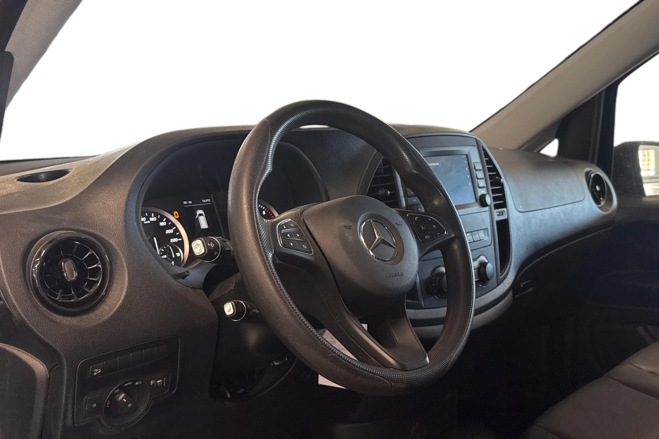 musta Mercedes-Benz Vito 2023 kuva 3.