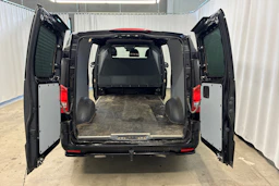 musta Mercedes-Benz Vito 2023 kuva 6.